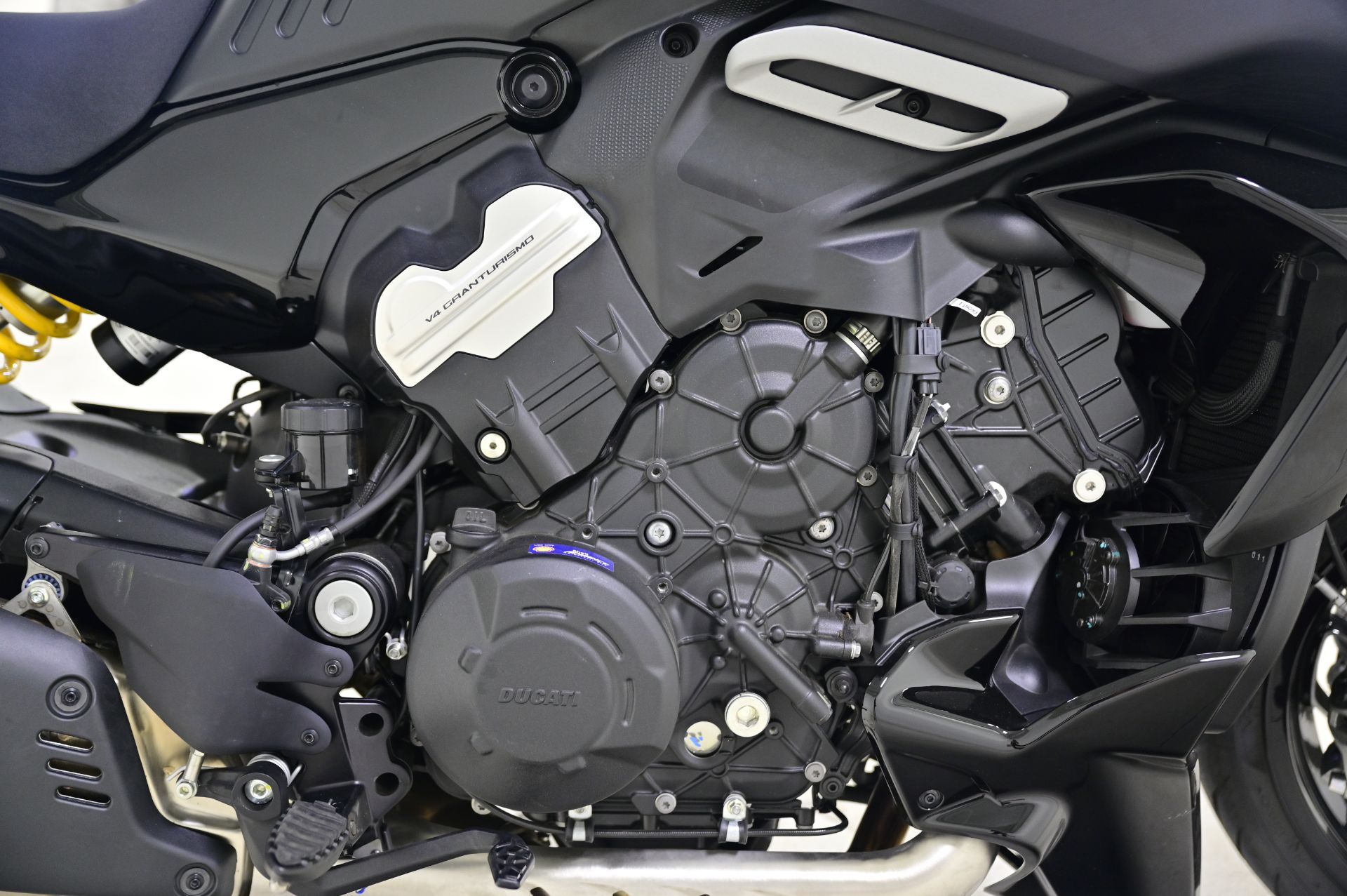 2024 Ducati Diavel V4 in Richfield, Minnesota - Photo 16