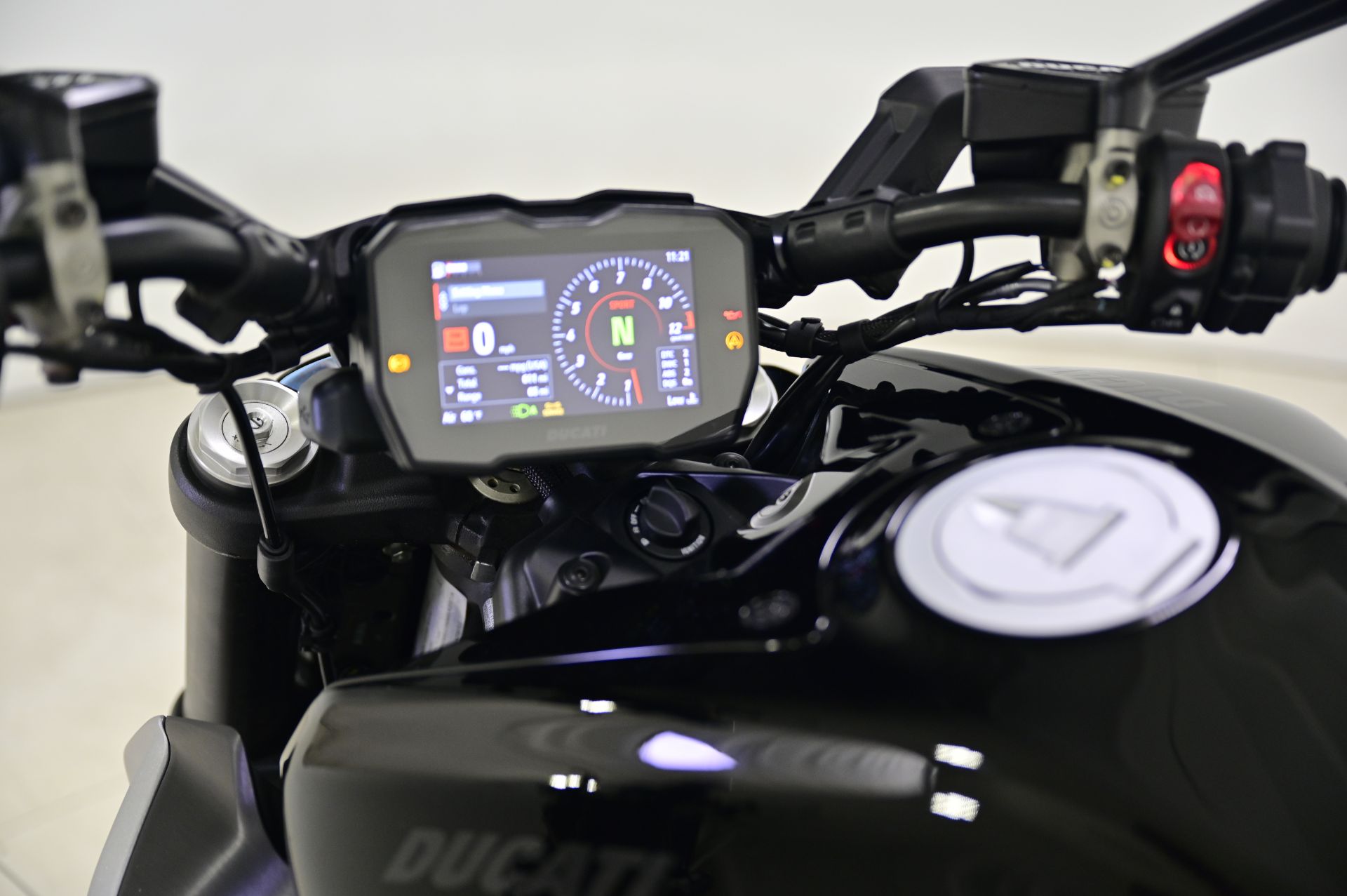 2024 Ducati Diavel V4 in Richfield, Minnesota - Photo 20