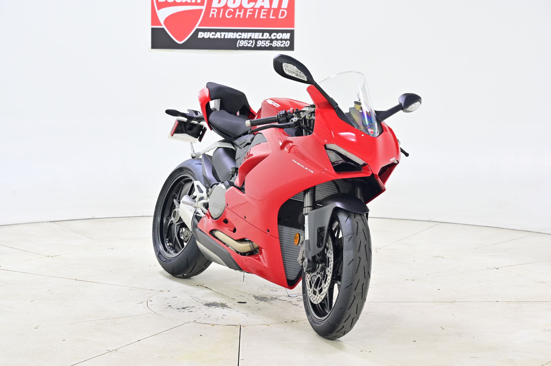 2024 Ducati Panigale V2 in Richfield, Minnesota - Photo 2