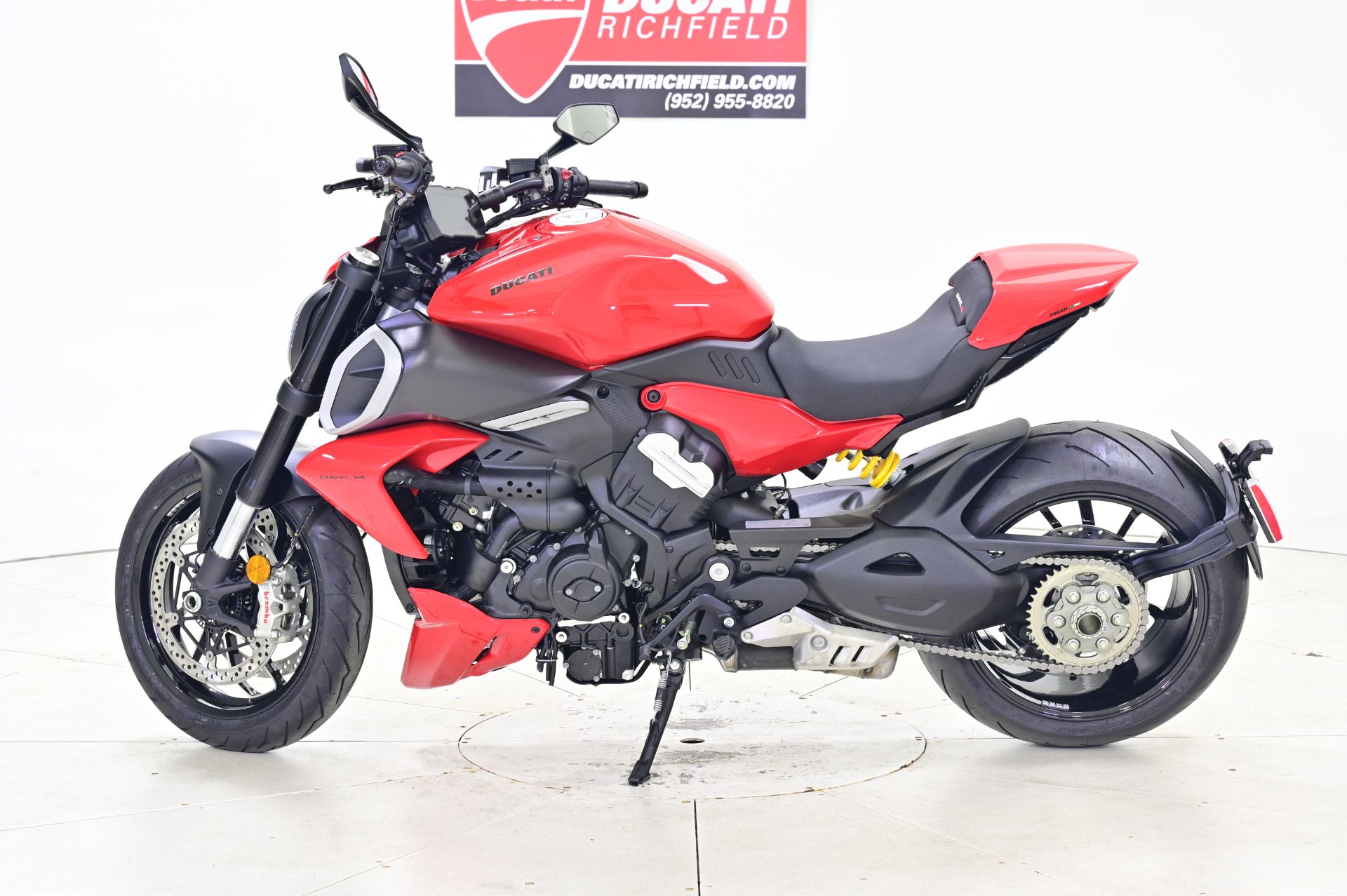 2024 Ducati Diavel V4 in Richfield, Minnesota - Photo 5