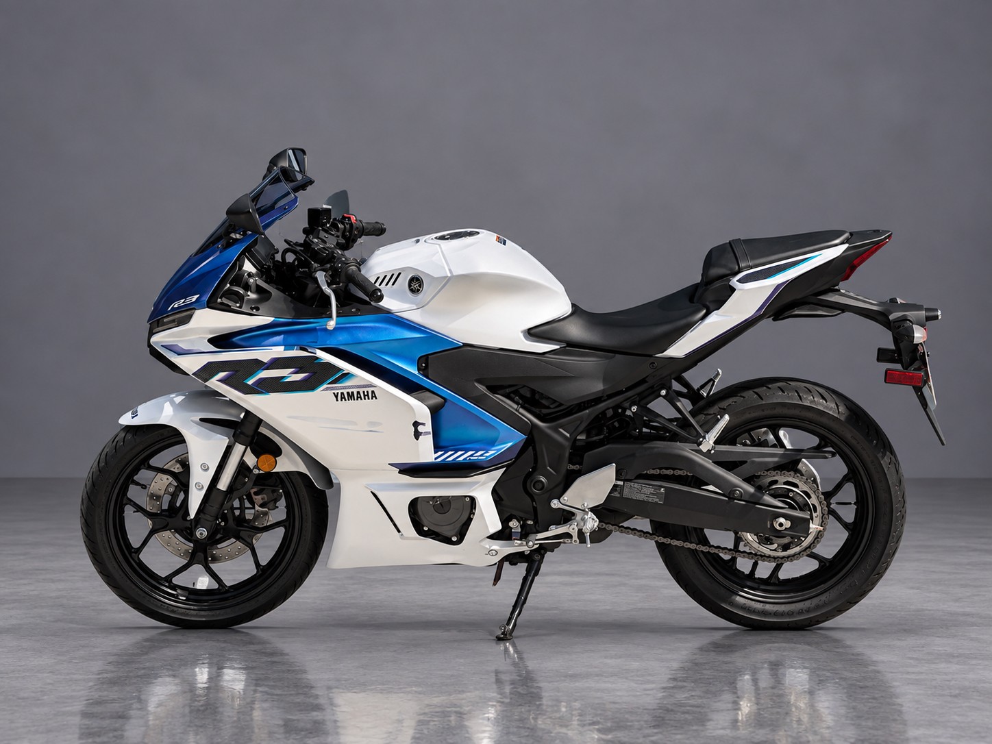 2025 Yamaha YZF-R3 6