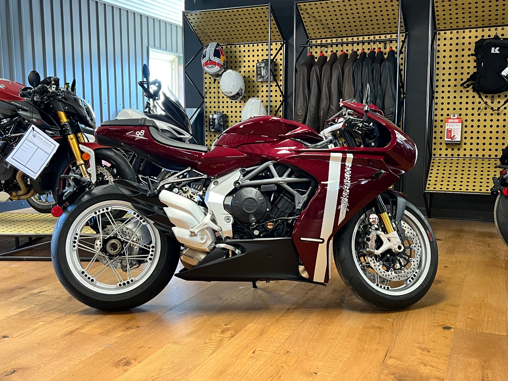 New 2024 MV Agusta Superveloce 98, Indianapolis IN | Specs, Price, Photos |  Rosso Verghera / Argento Ago MV3814, image size:1920x1440
