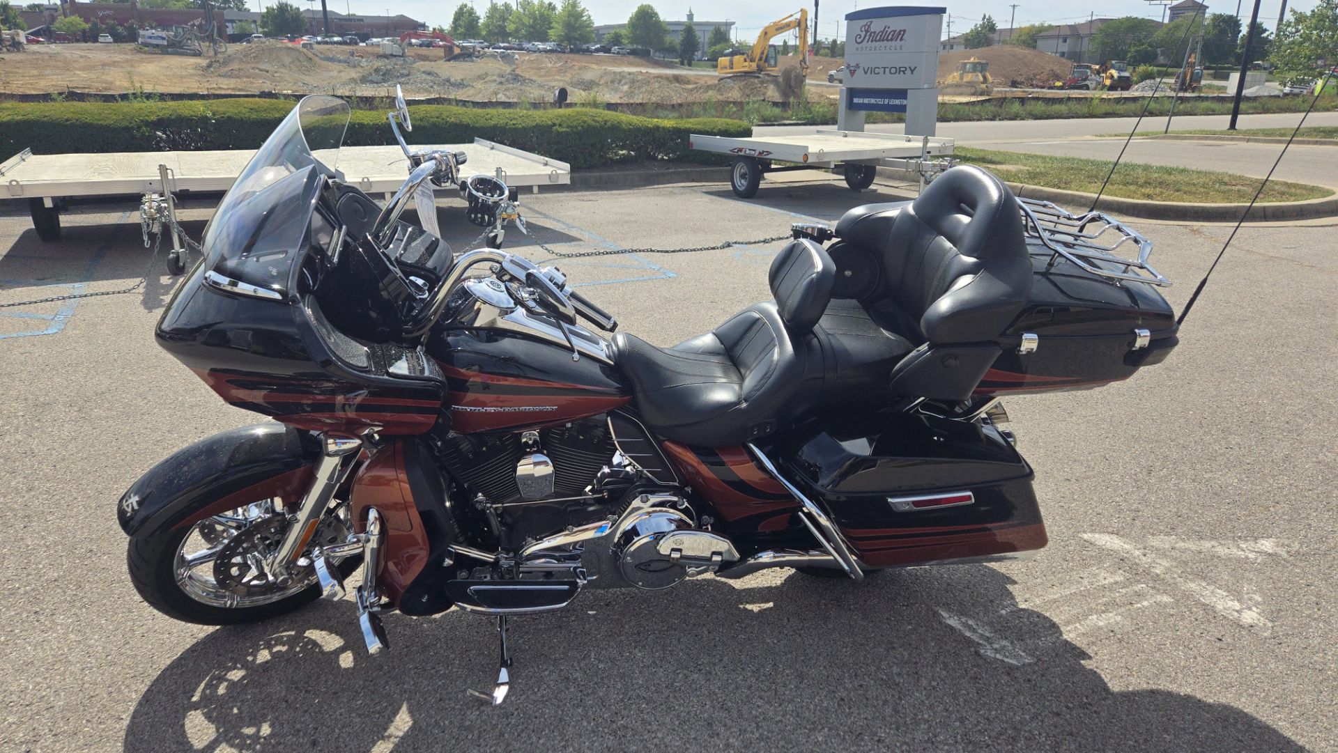 2015 Harley-Davidson CVO™ Road Glide® Ultra in Lexington, Kentucky - Photo 4