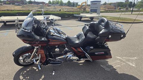 2015 Harley-Davidson CVO™ Road Glide® Ultra in Lexington, Kentucky - Photo 4