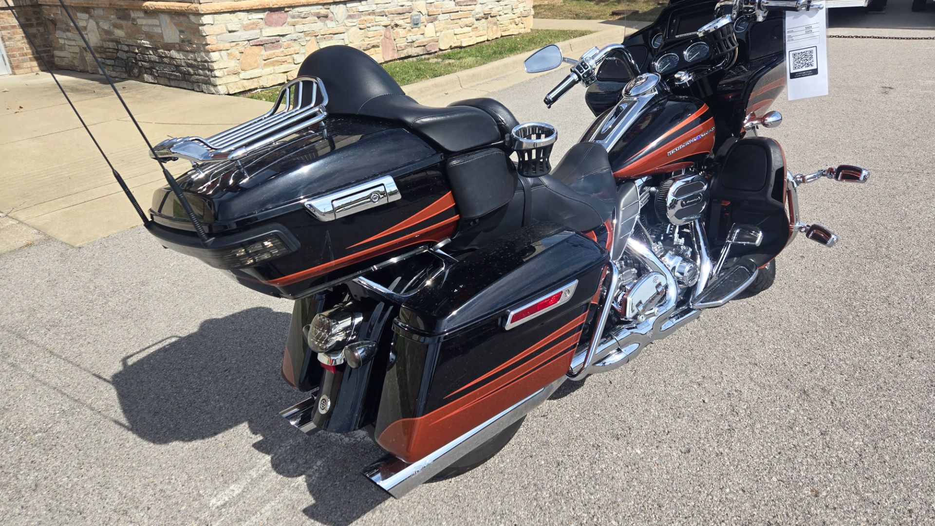 2015 Harley-Davidson CVO™ Road Glide® Ultra in Lexington, Kentucky - Photo 6
