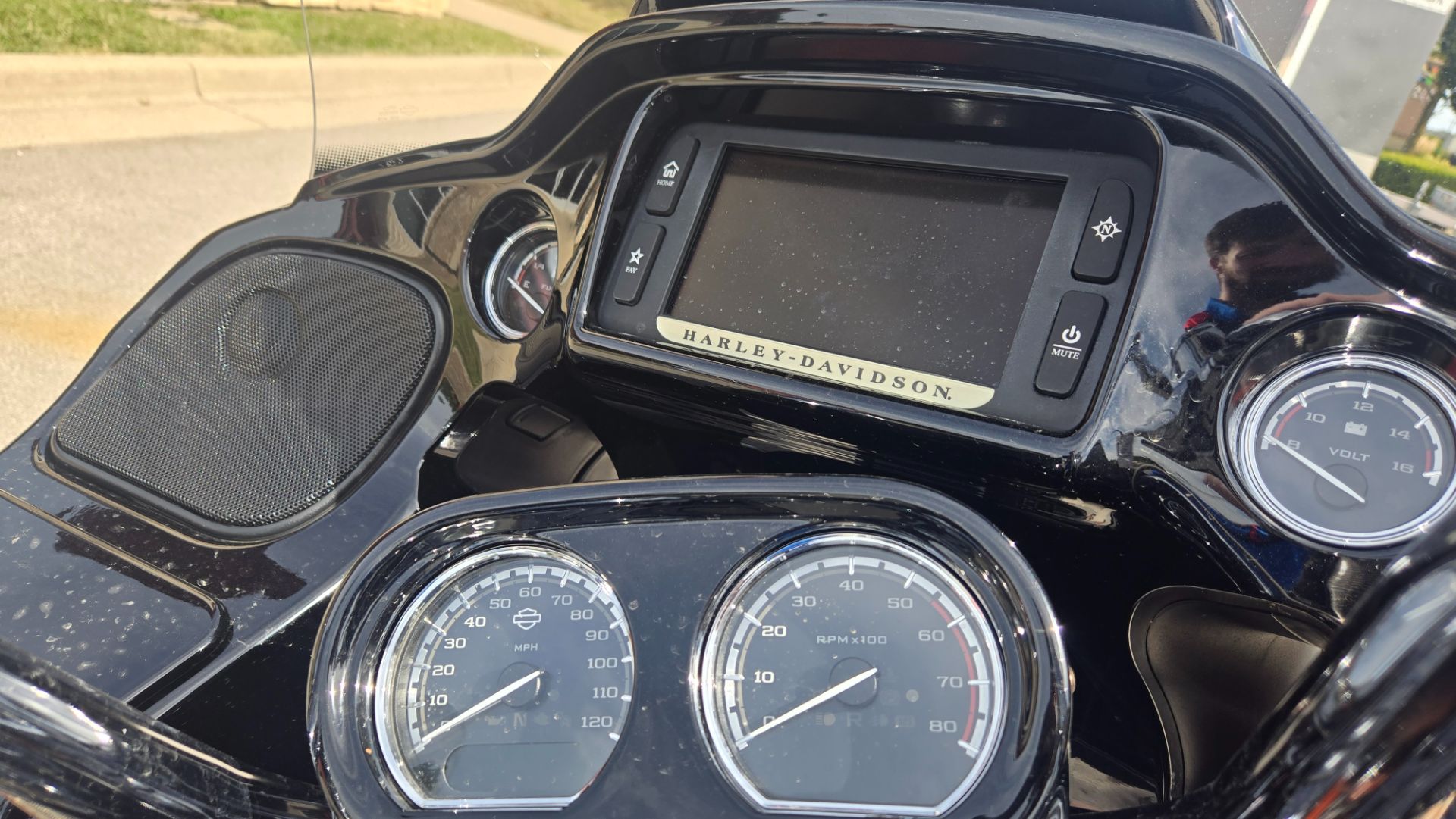 2015 Harley-Davidson CVO™ Road Glide® Ultra in Lexington, Kentucky - Photo 7
