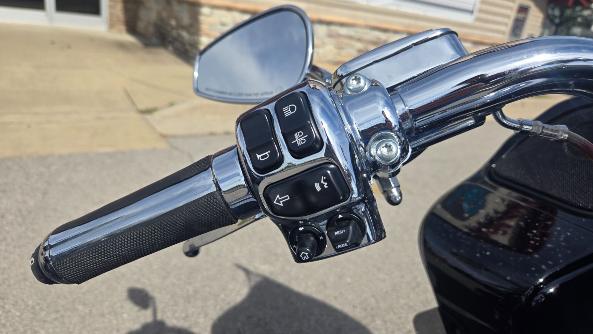 2015 Harley-Davidson CVO™ Road Glide® Ultra in Lexington, Kentucky - Photo 8