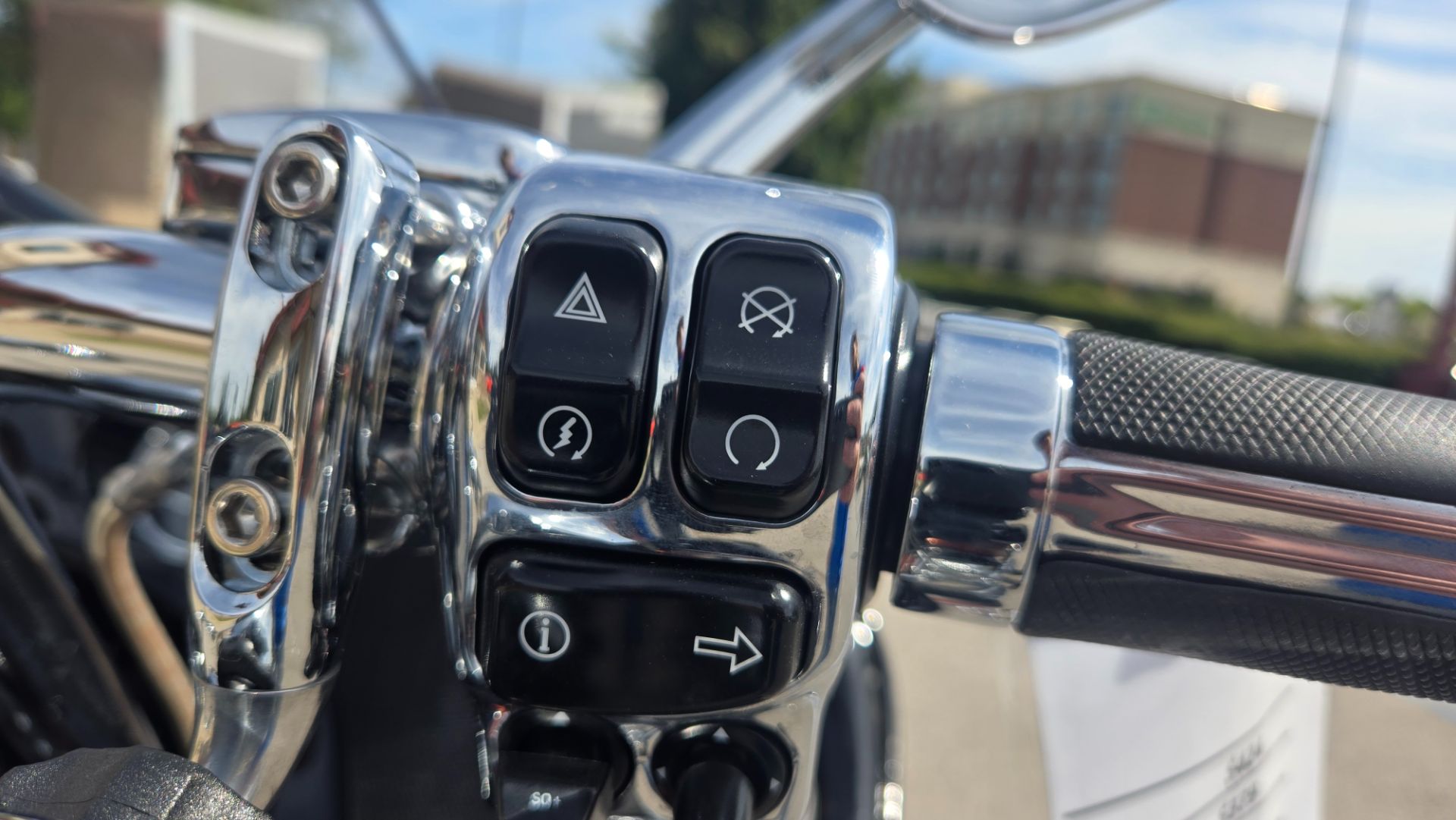 2015 Harley-Davidson CVO™ Road Glide® Ultra in Lexington, Kentucky - Photo 9