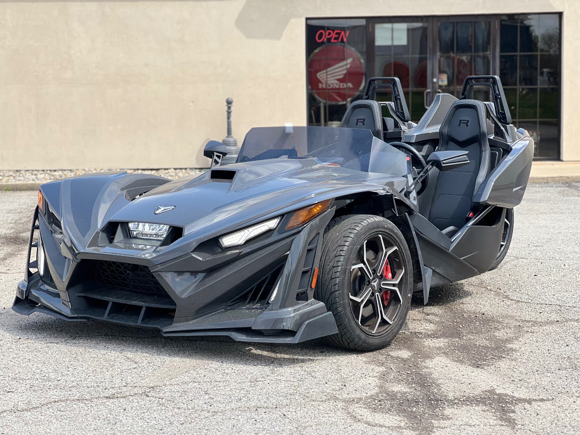 2025  Slingshot R - AutoDrive 1