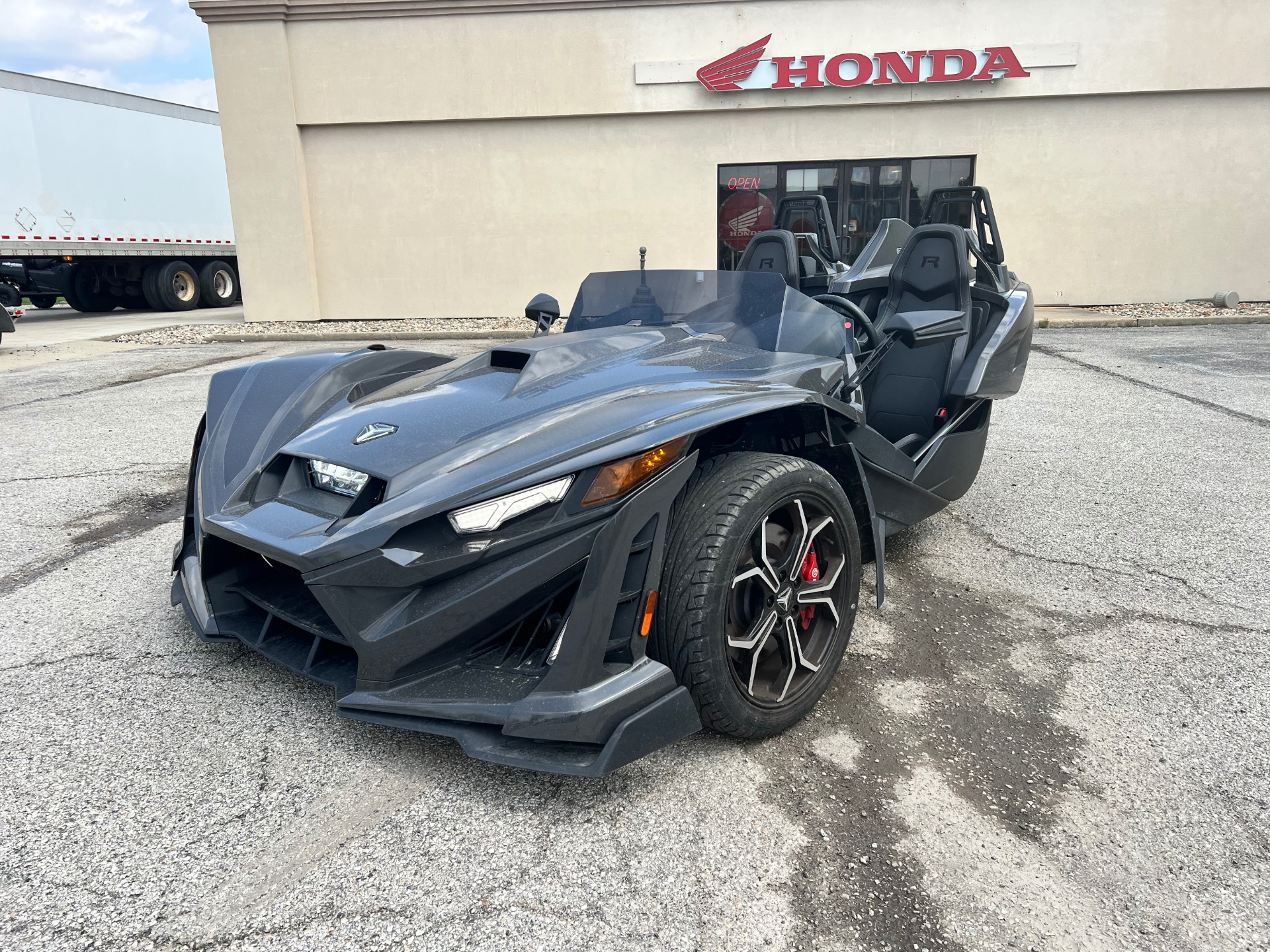2025  Slingshot R - AutoDrive 2