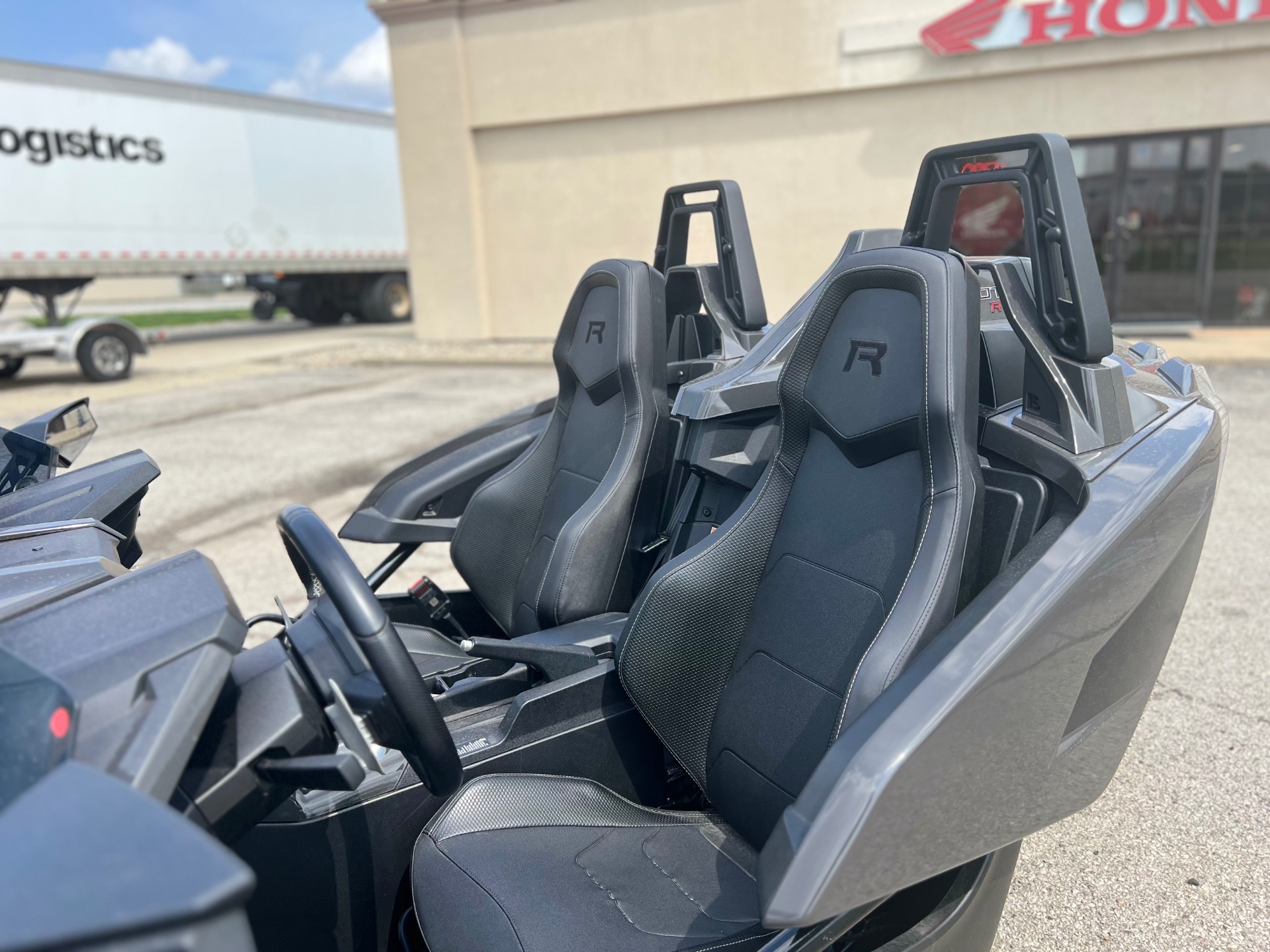 2025  Slingshot R - AutoDrive 8