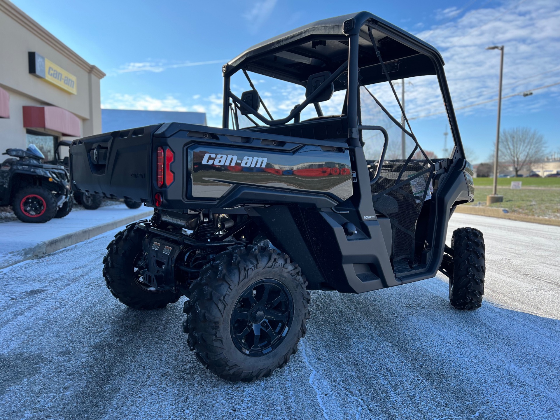 2024 Can-Am Defender XT HD10 in Lafayette, Indiana - Photo 3