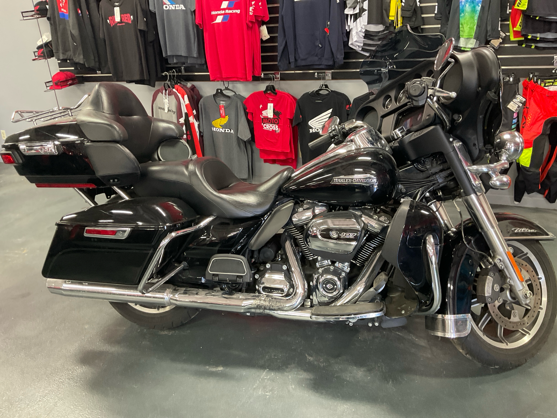 2019 Harley-Davidson Electra Glide® Ultra Classic® in Lafayette, Indiana - Photo 2