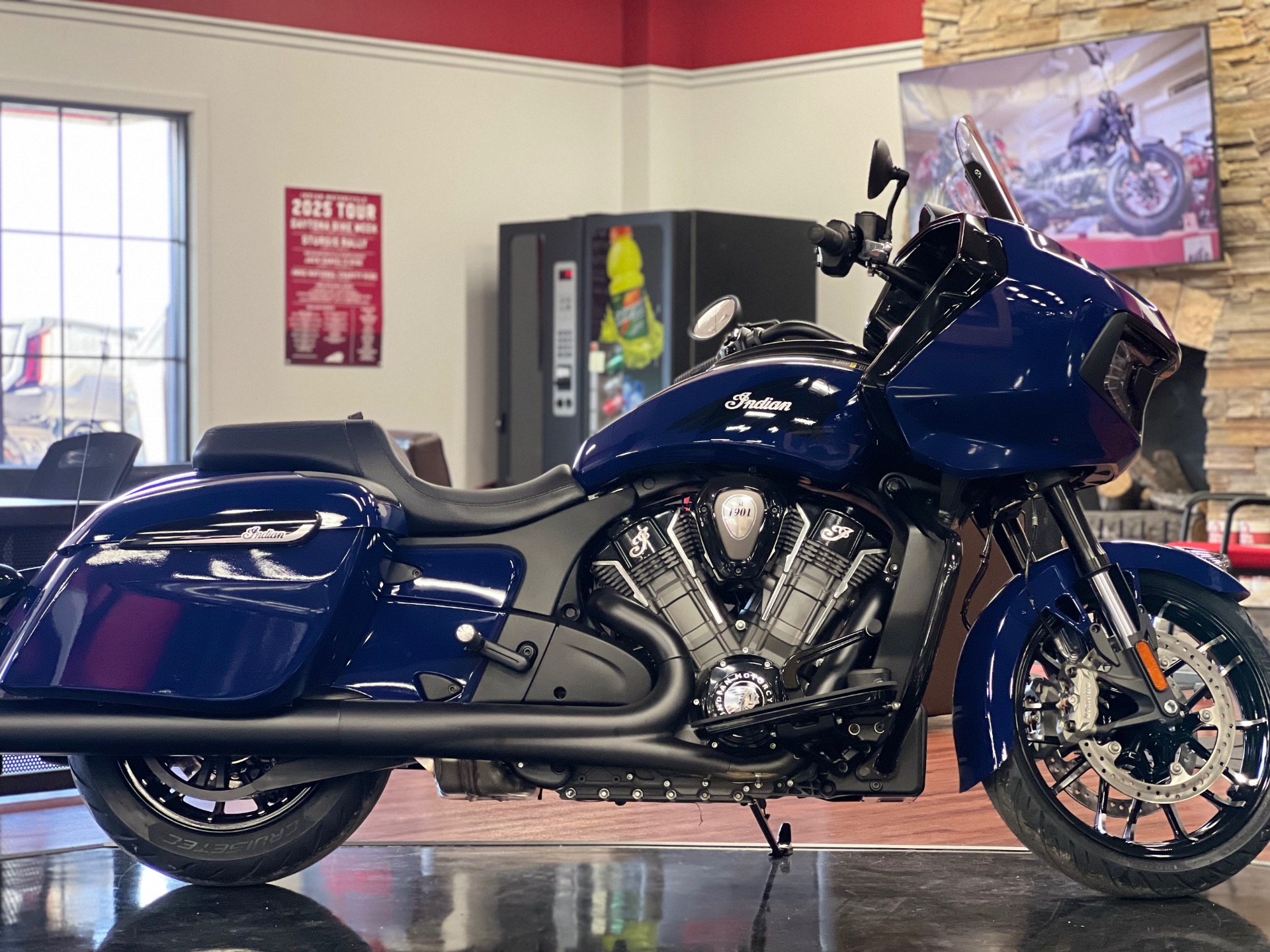 NO.3565　トゥデイ （ＴＯＤＡＹ）　４サイクルエンジン　ブルー　☆彡 2026 Indian Motorcycle® Challenger® Dark Horse® 112 w/PowerBand