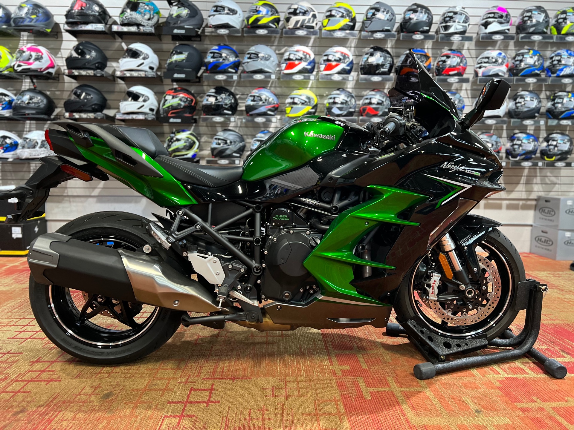 2022 Kawasaki NINJA H2 SX SE in Anderson, Indiana - Photo 2
