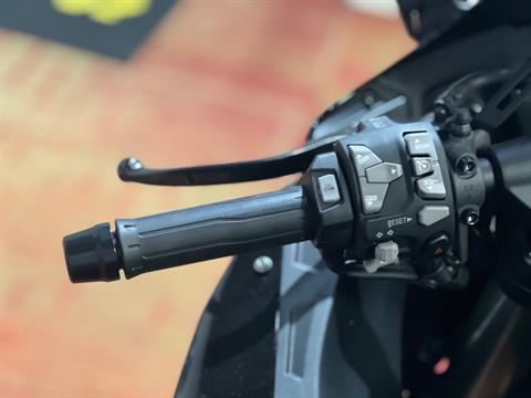 2022 Kawasaki NINJA H2 SX SE in Anderson, Indiana - Photo 8