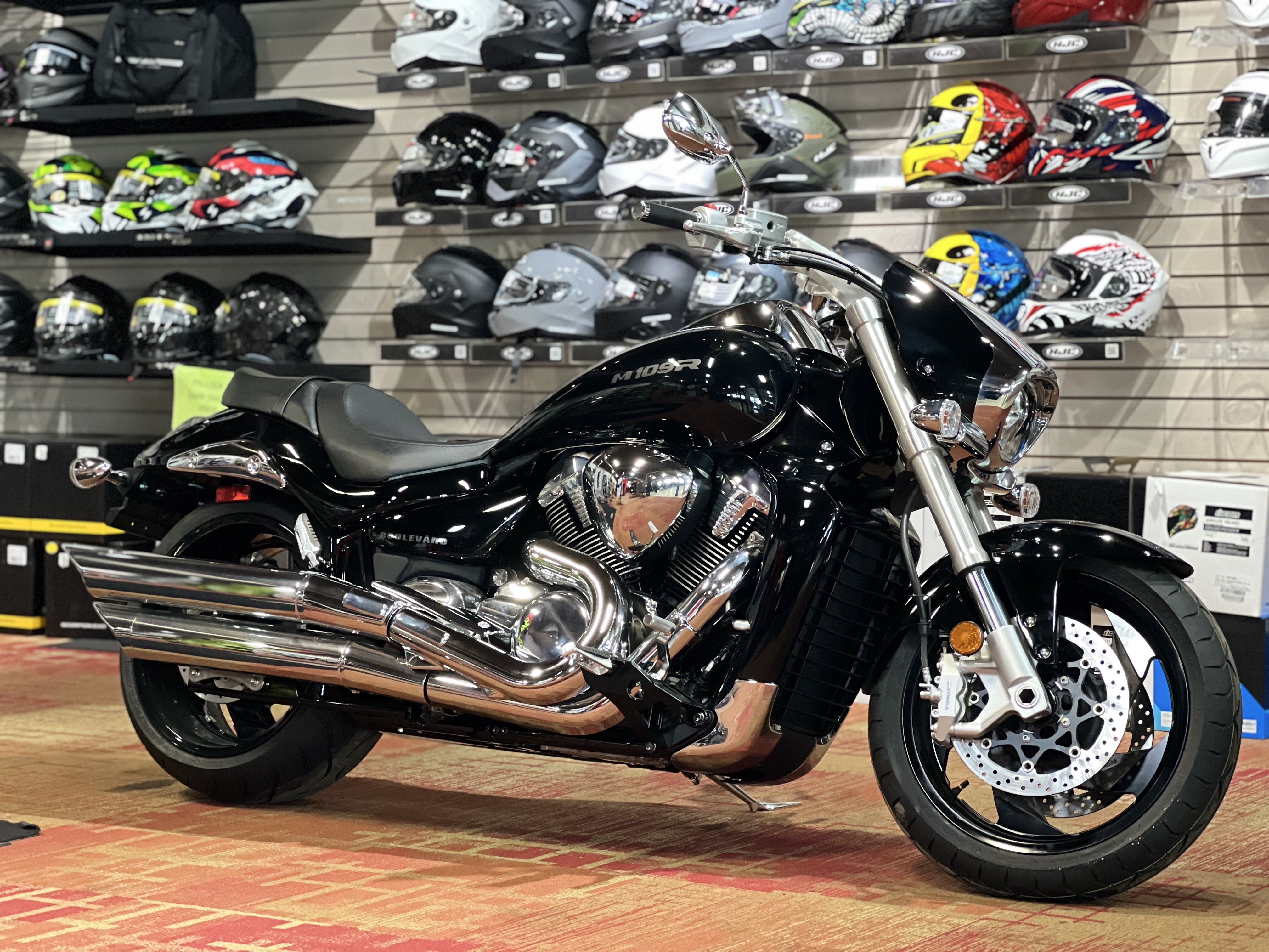 2025 Boulevard M109R