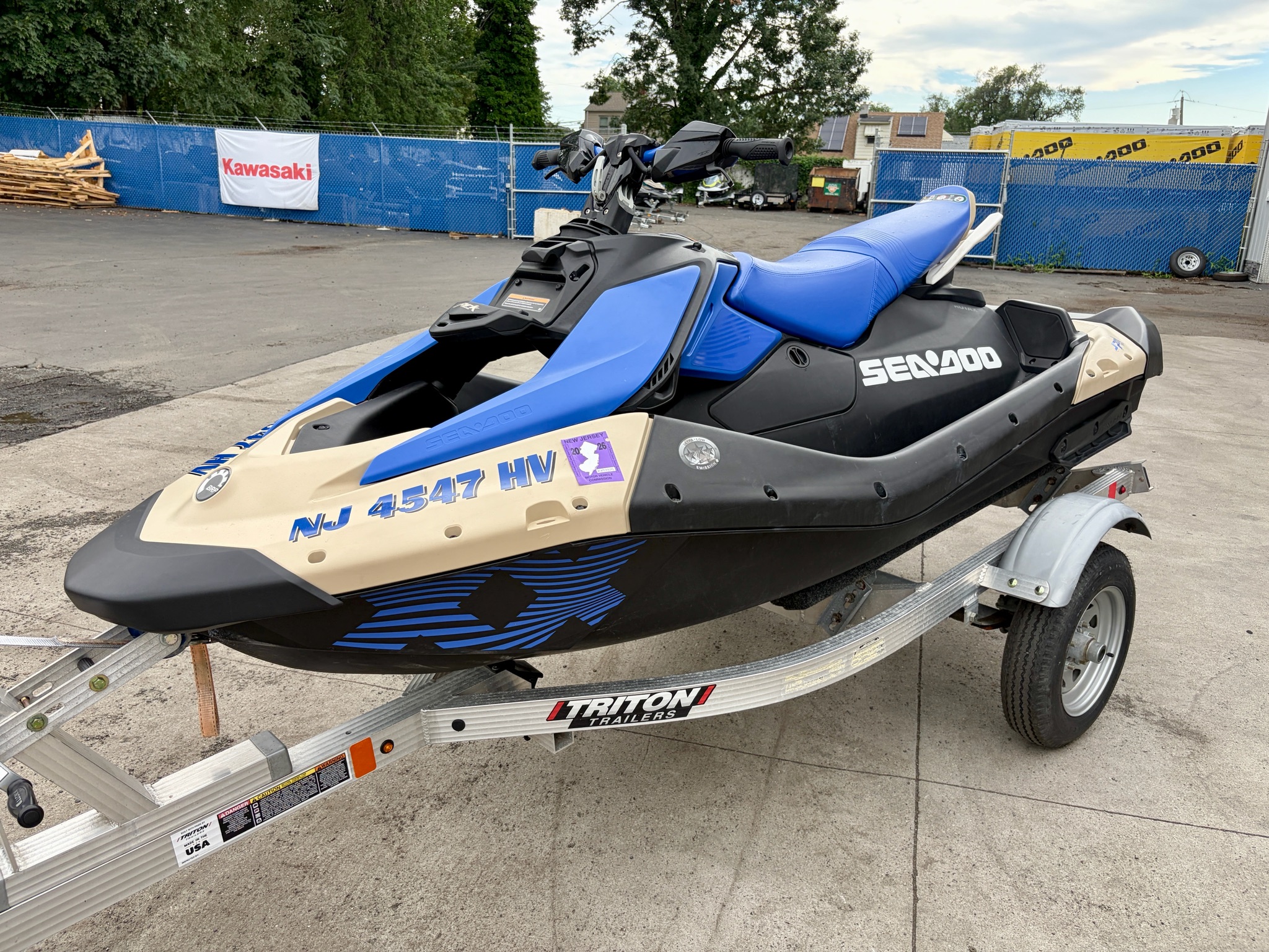 2025 Sea-Doo Spark Trixx for 3 + iBR and audio in option 1