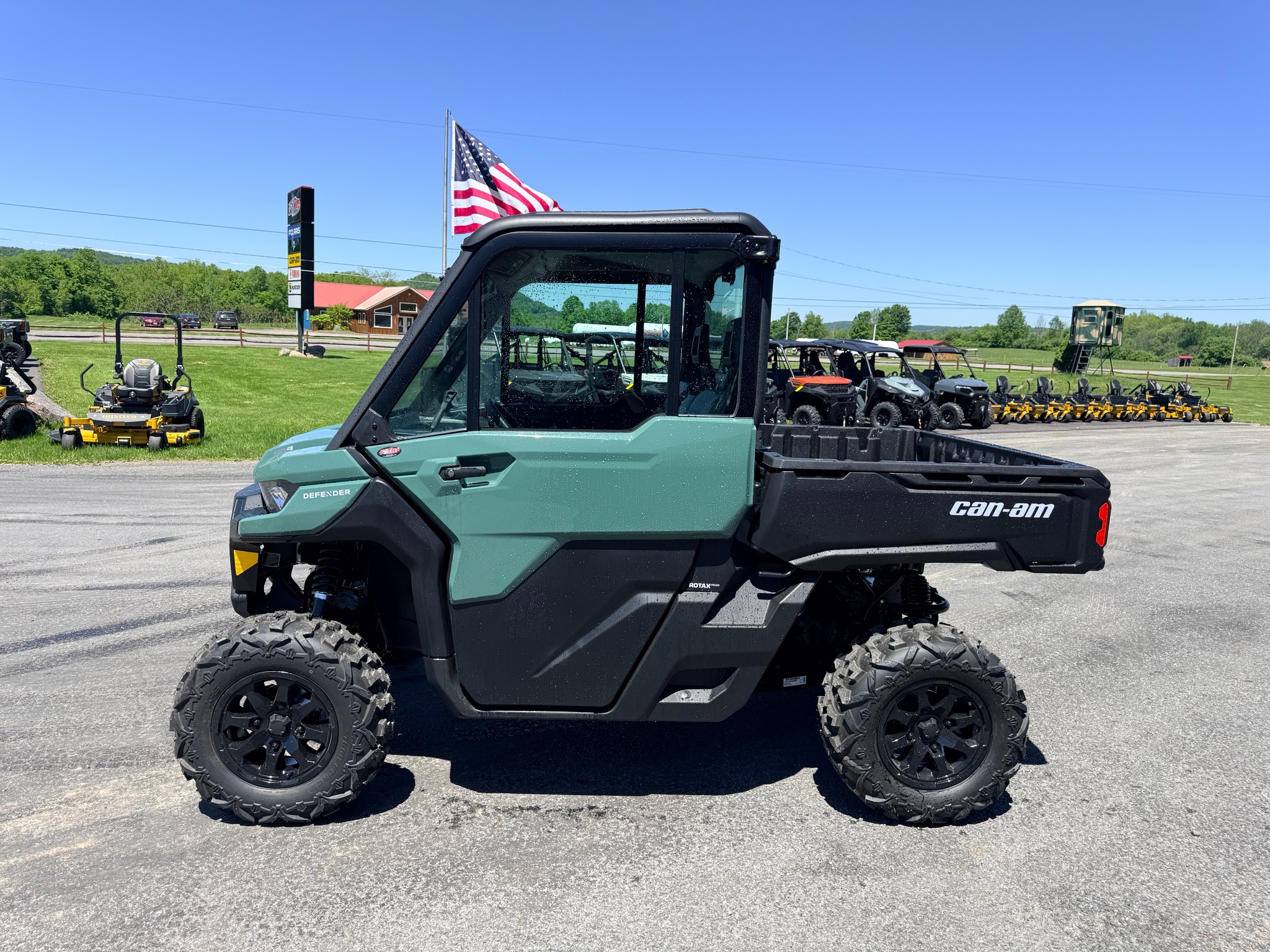 2026 Can-Am™ Defender DPS CAB 3