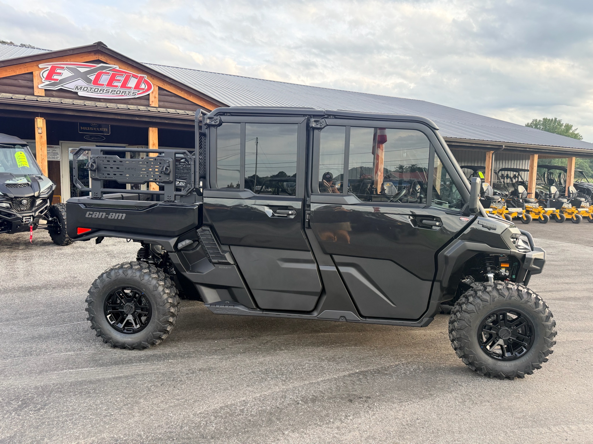 2027 Can-Am™ Defender XU MAX LONE STAR CAB HD11 5