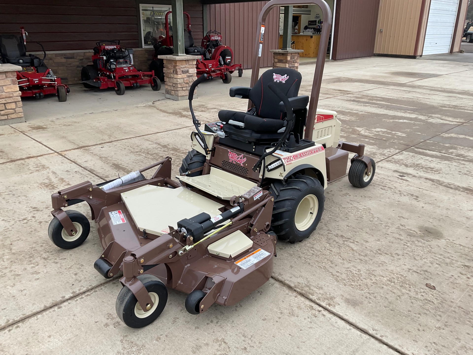 New 2025 Grasshopper 725DT Kubota Diesel 898 cc Lawn Mowers