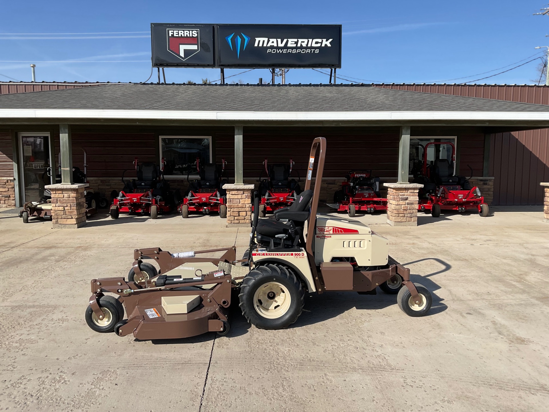 New 2025 Grasshopper 900D Kubota Diesel 1261 cc Lawn Mowers