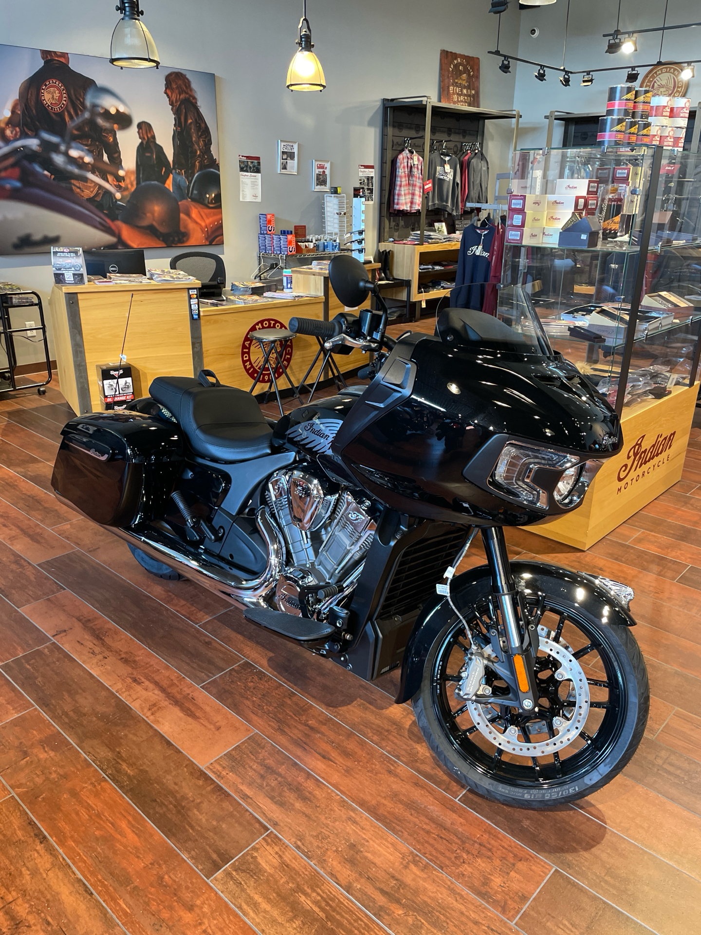 新品 2024AW CHALLENGER CLASSIC FLIGHT JKT New 2024 Indian Motorcycle Challenger® | Motorcycles in