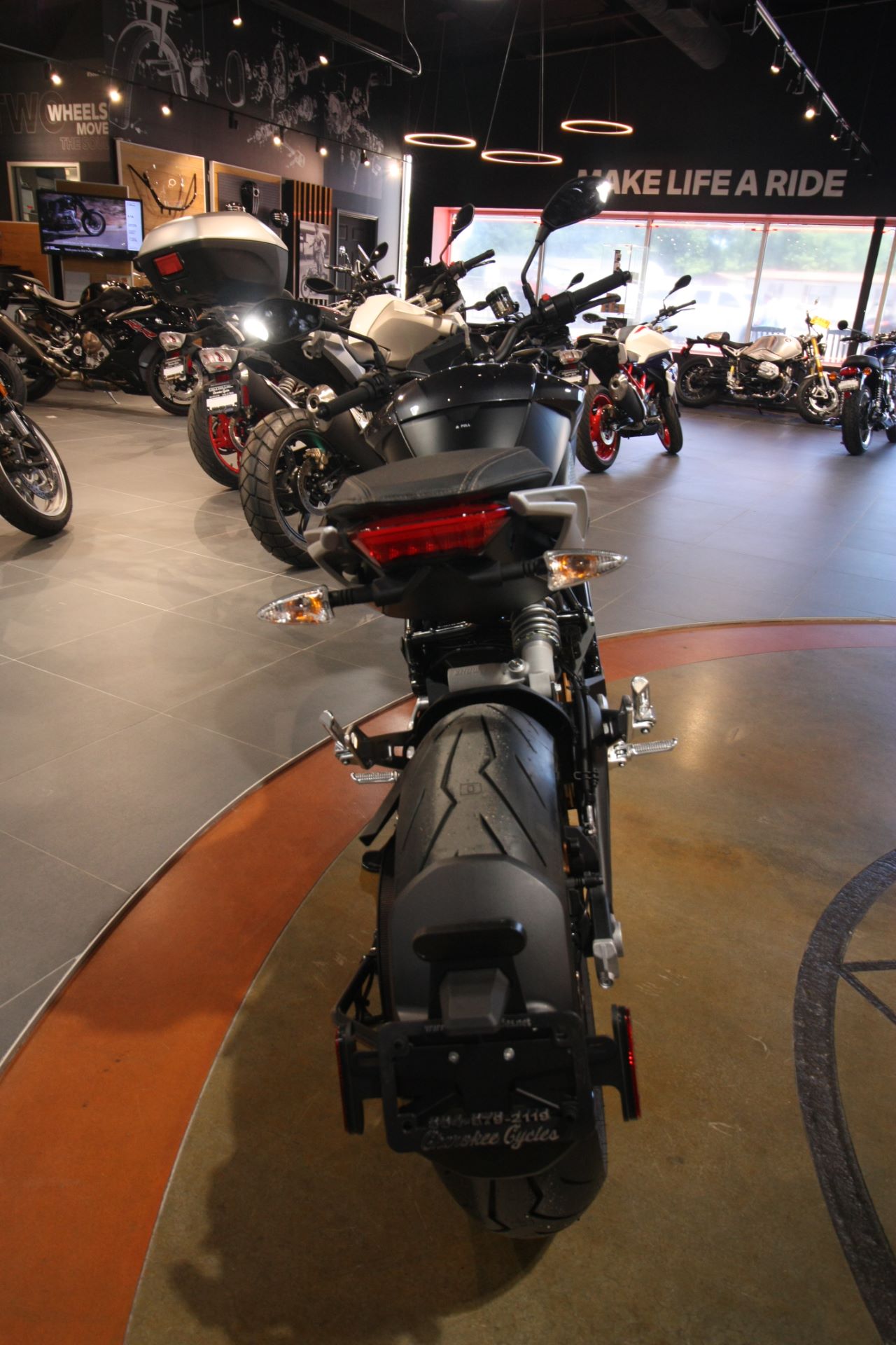 激レアThe Ride New custom Motorcycle  3冊+1 Roaring Toyz Billet 330 Single Sided Swingarm Wide Tire