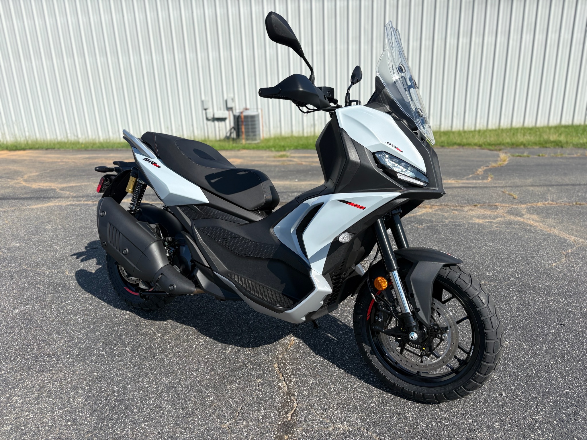 2027 Aprilia SR GT 400 1