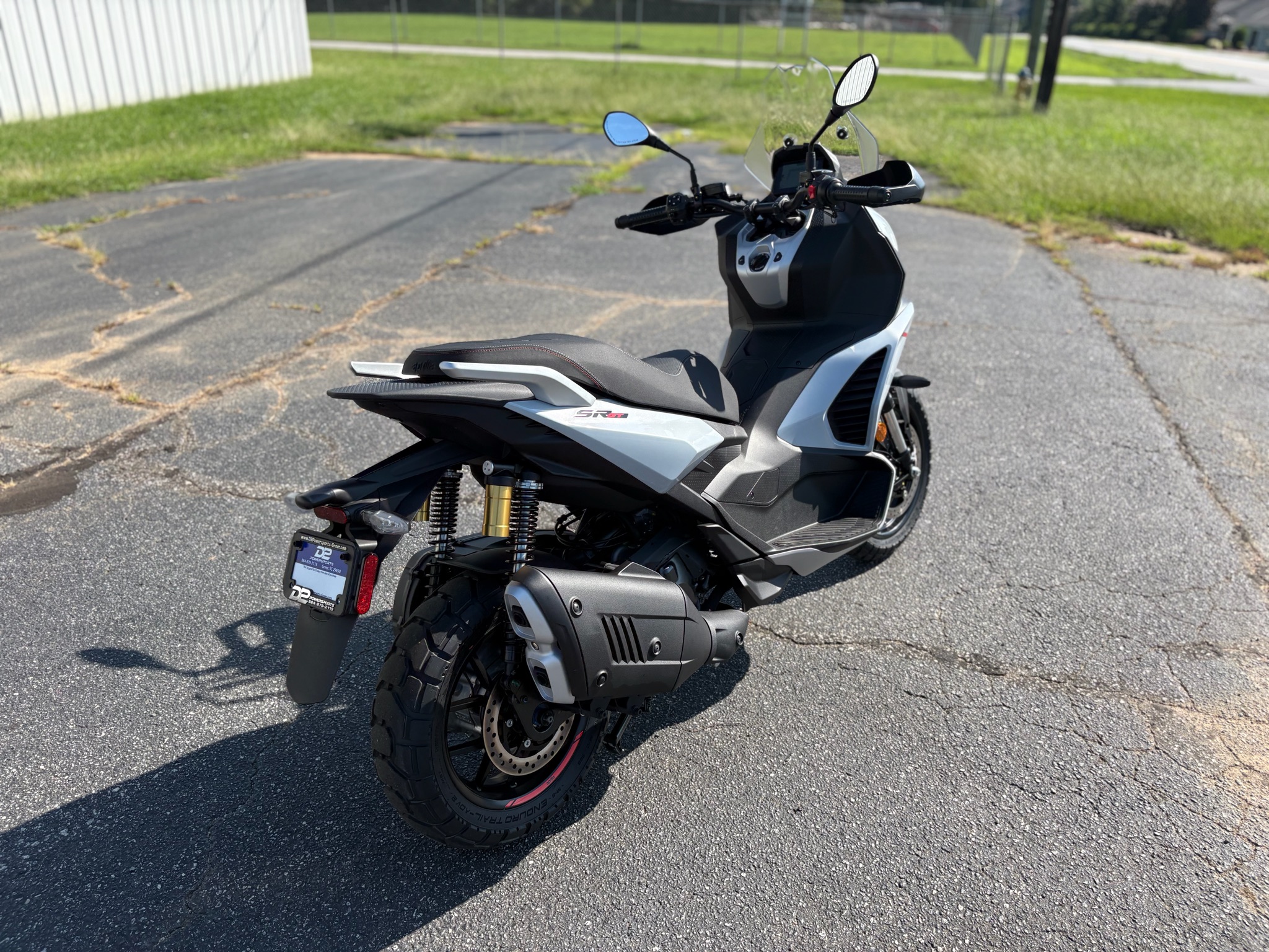 2027 Aprilia SR GT 400 3