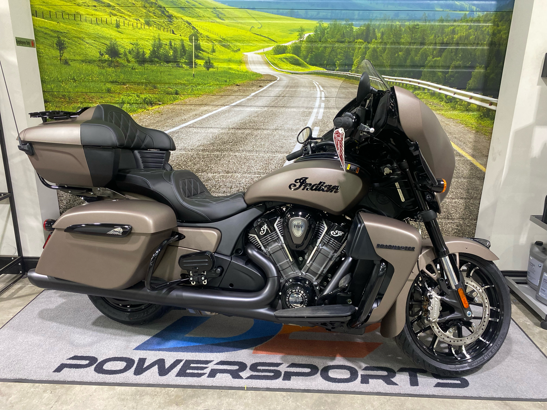2025 Indian Motorcycle Roadmaster® PowerPlus Dark Horse®