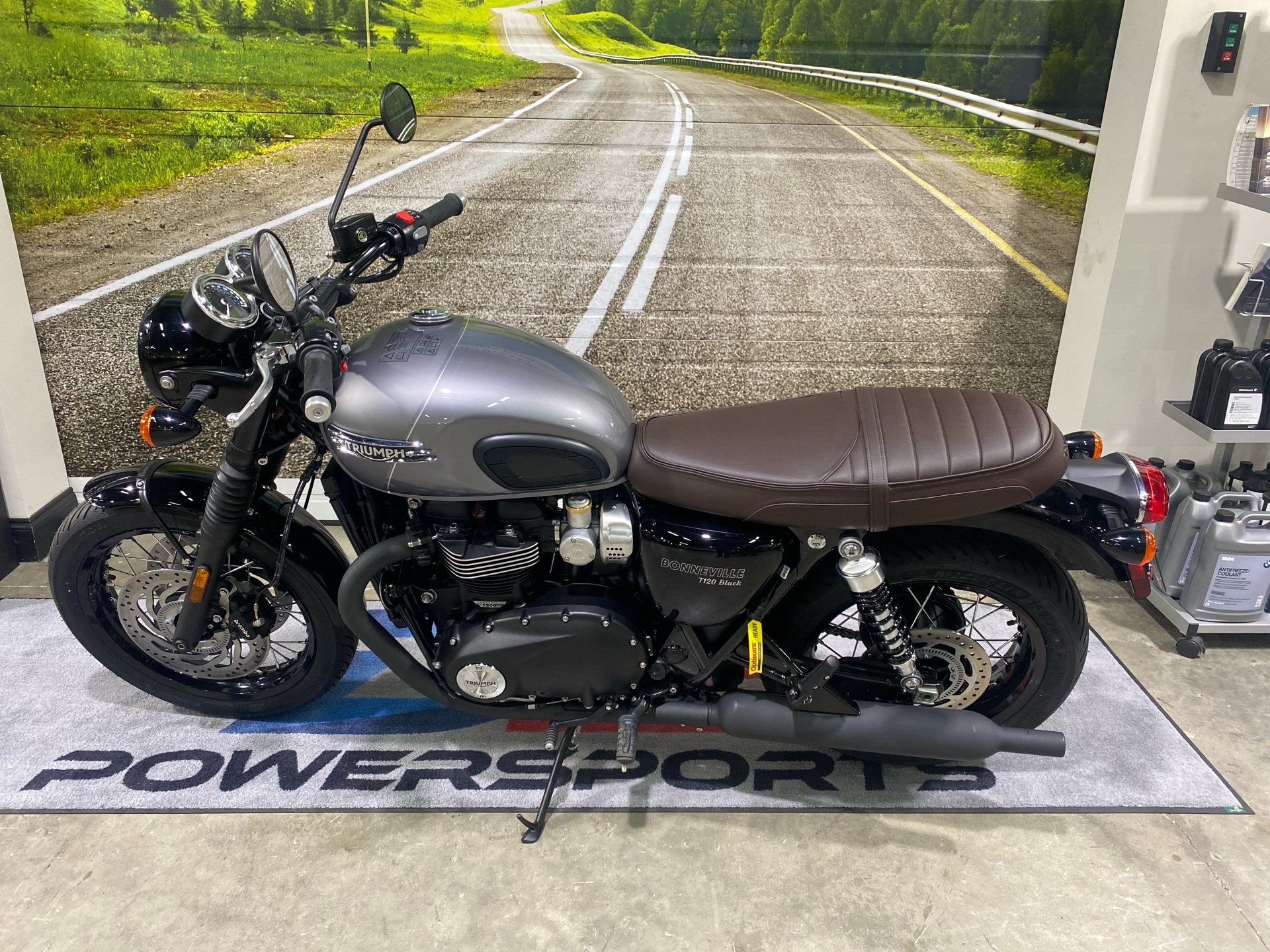 BRUNT フラットピット FP503 ブラック BLACK 2025 Triumph Bonneville T120 Black Motorcycles Greer South