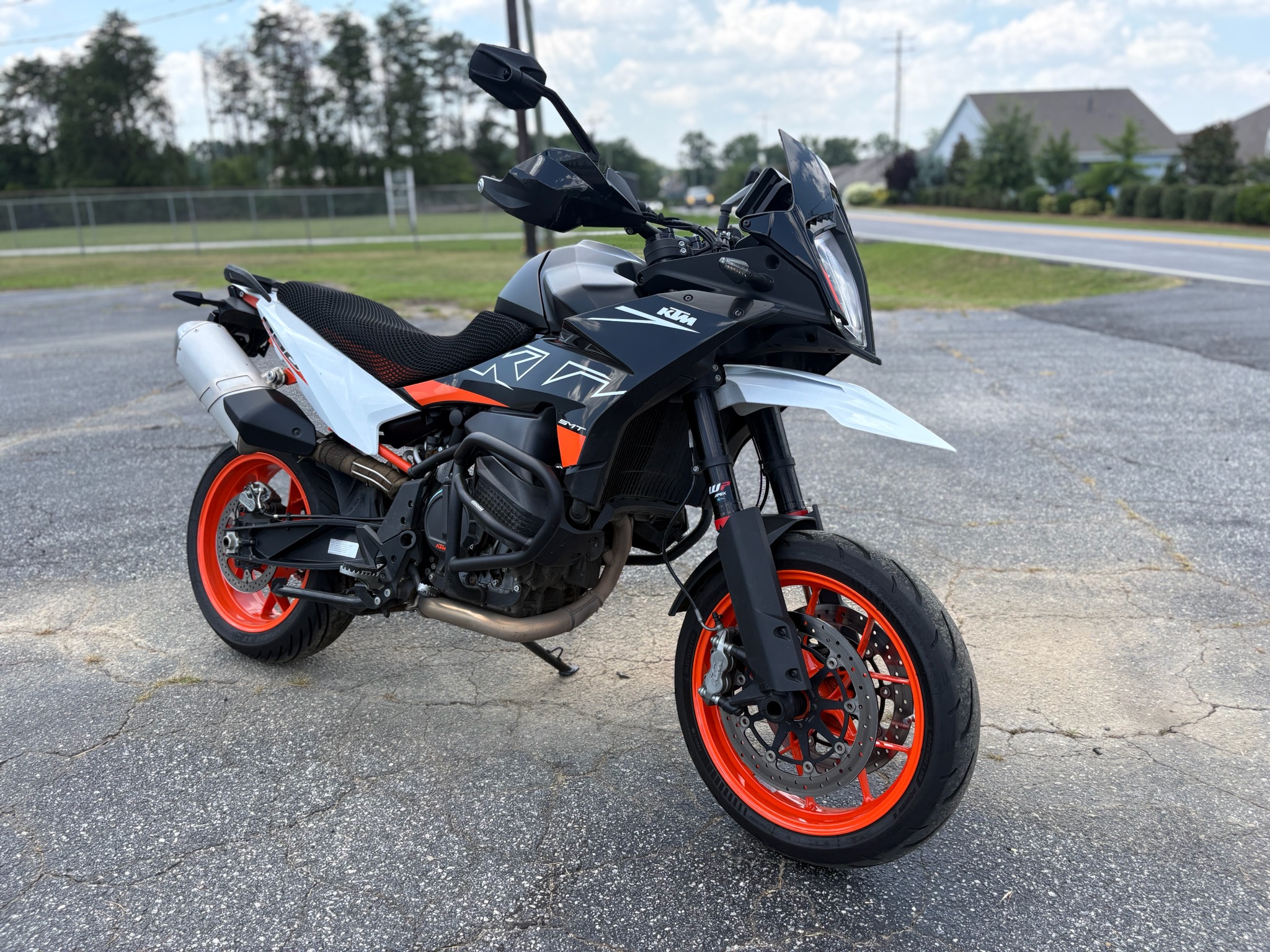 2024 KTM 890 SMT