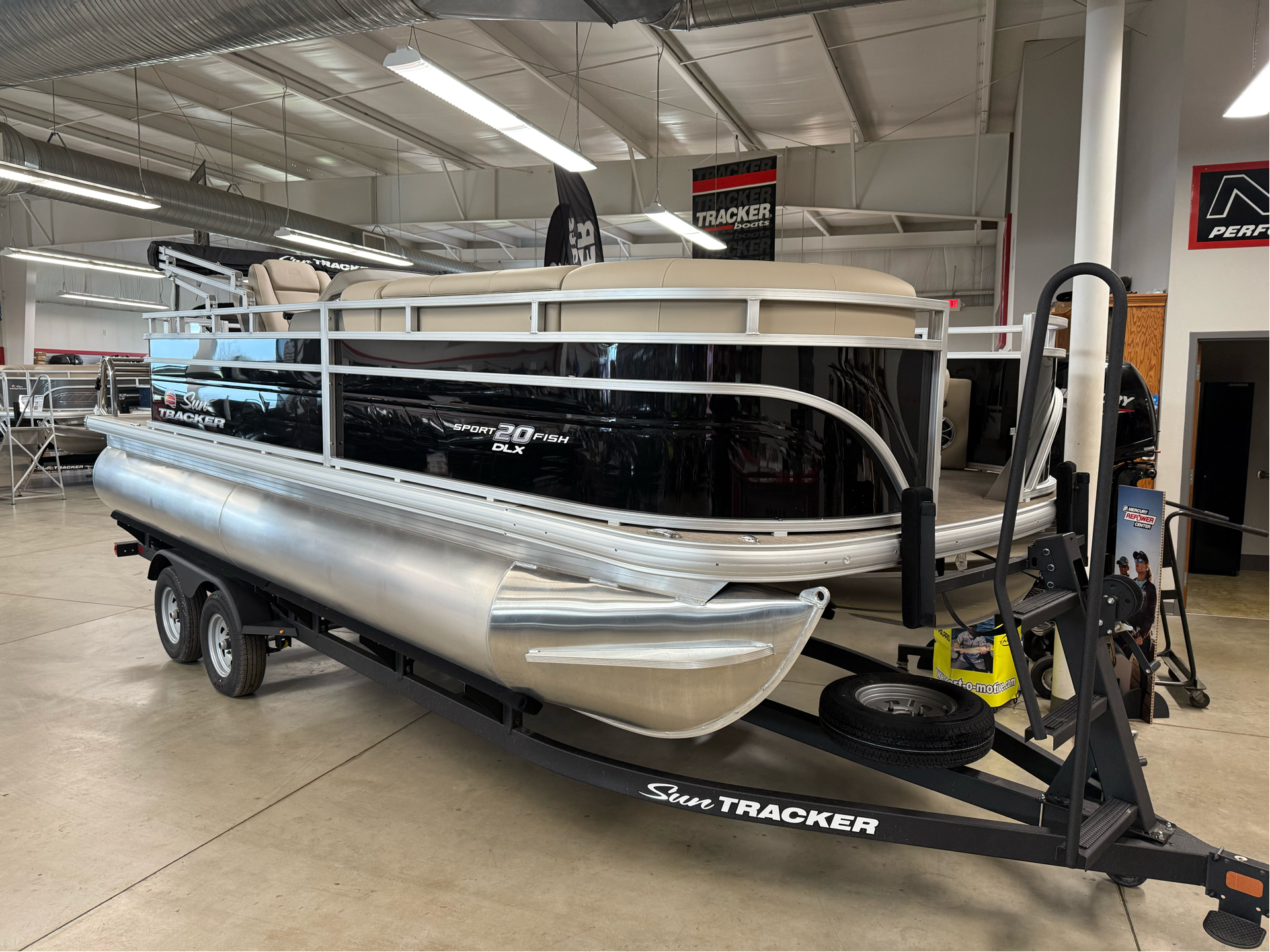 New 2025 Sun Tracker SportFish 20 DLX Power Boats Outboard in