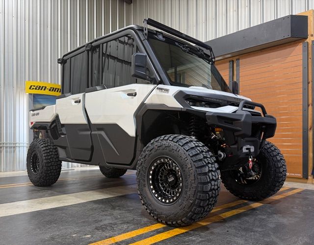 2026 Can-Am™ Defender MAX Limited HD11 6
