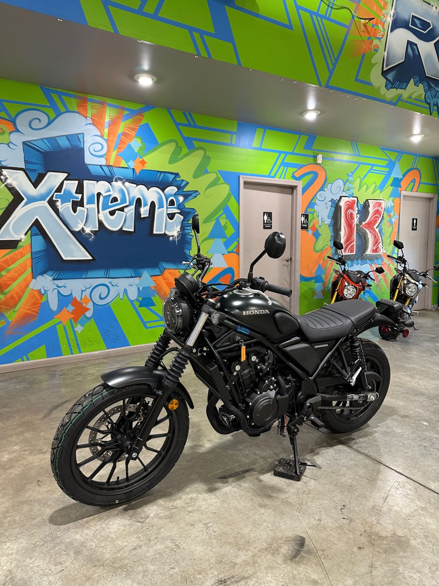 2025 Honda SCL500 2