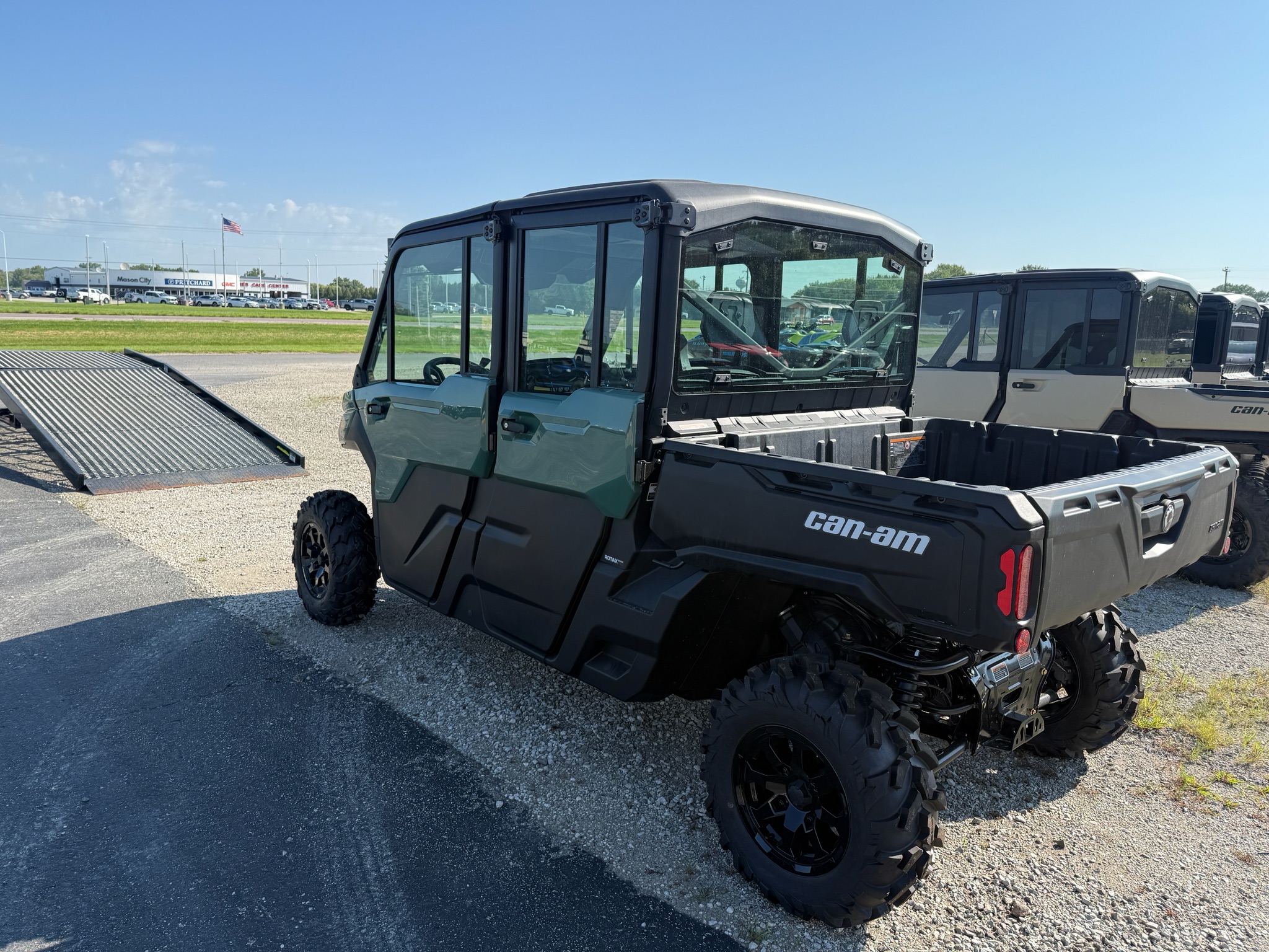 2026 Can-Am™ Defender MAX DPS CAB HD10 2
