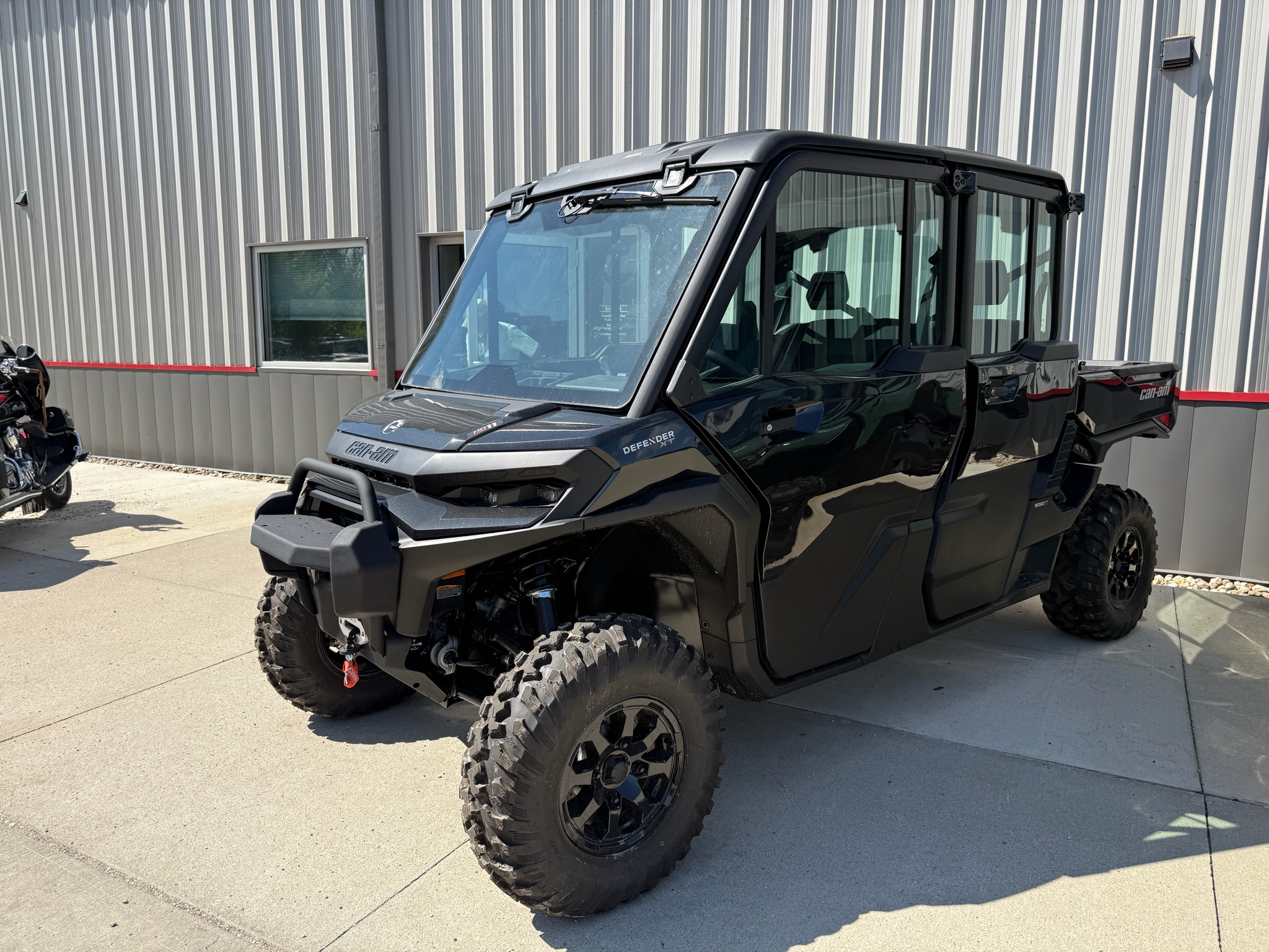 2026 Can-Am™ Defender MAX XT CAB HD11 with 10.25 in. touchscree 1