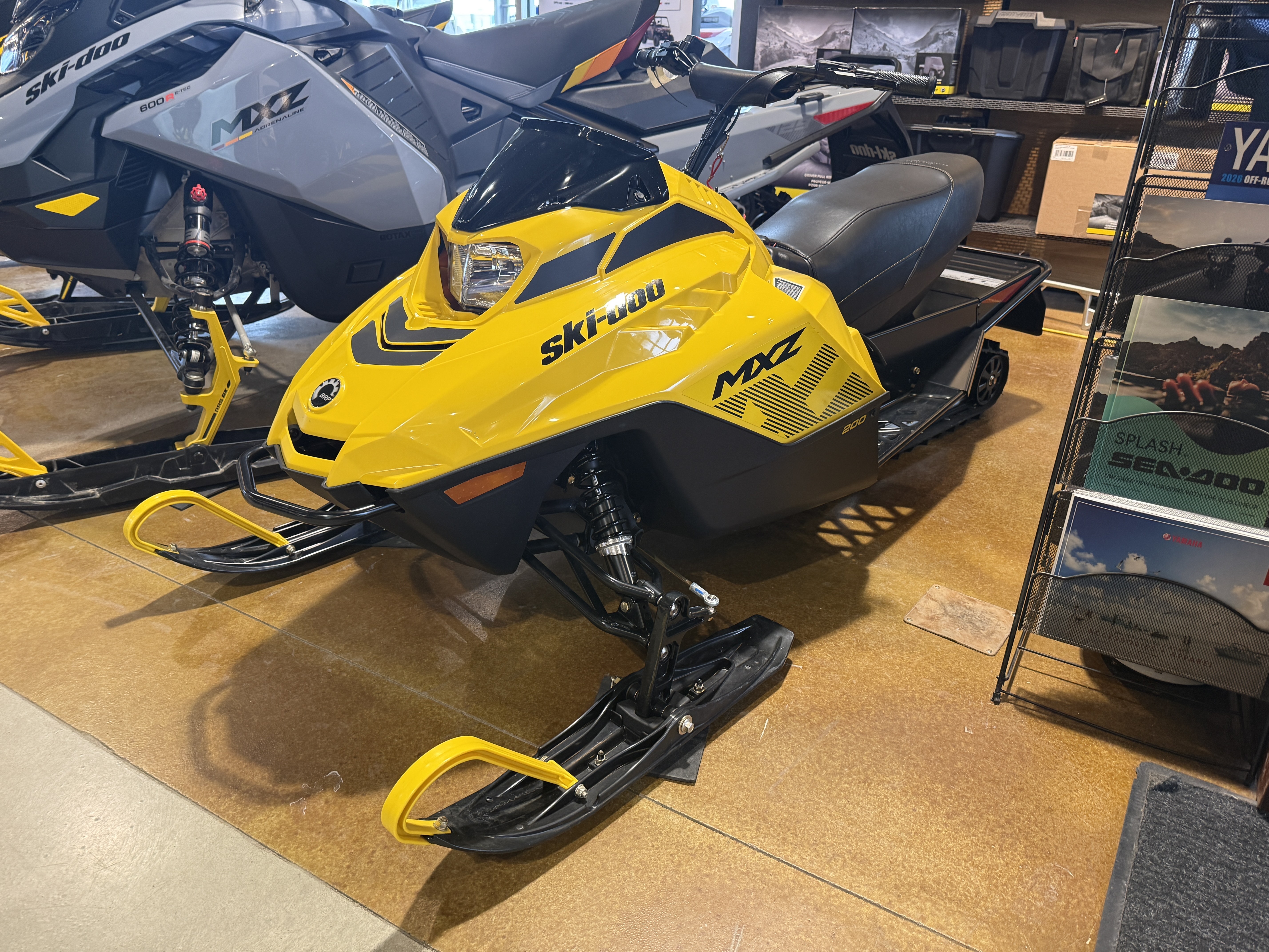 2025 Ski-Doo MXZ 200 ES Cobra 1.0 1