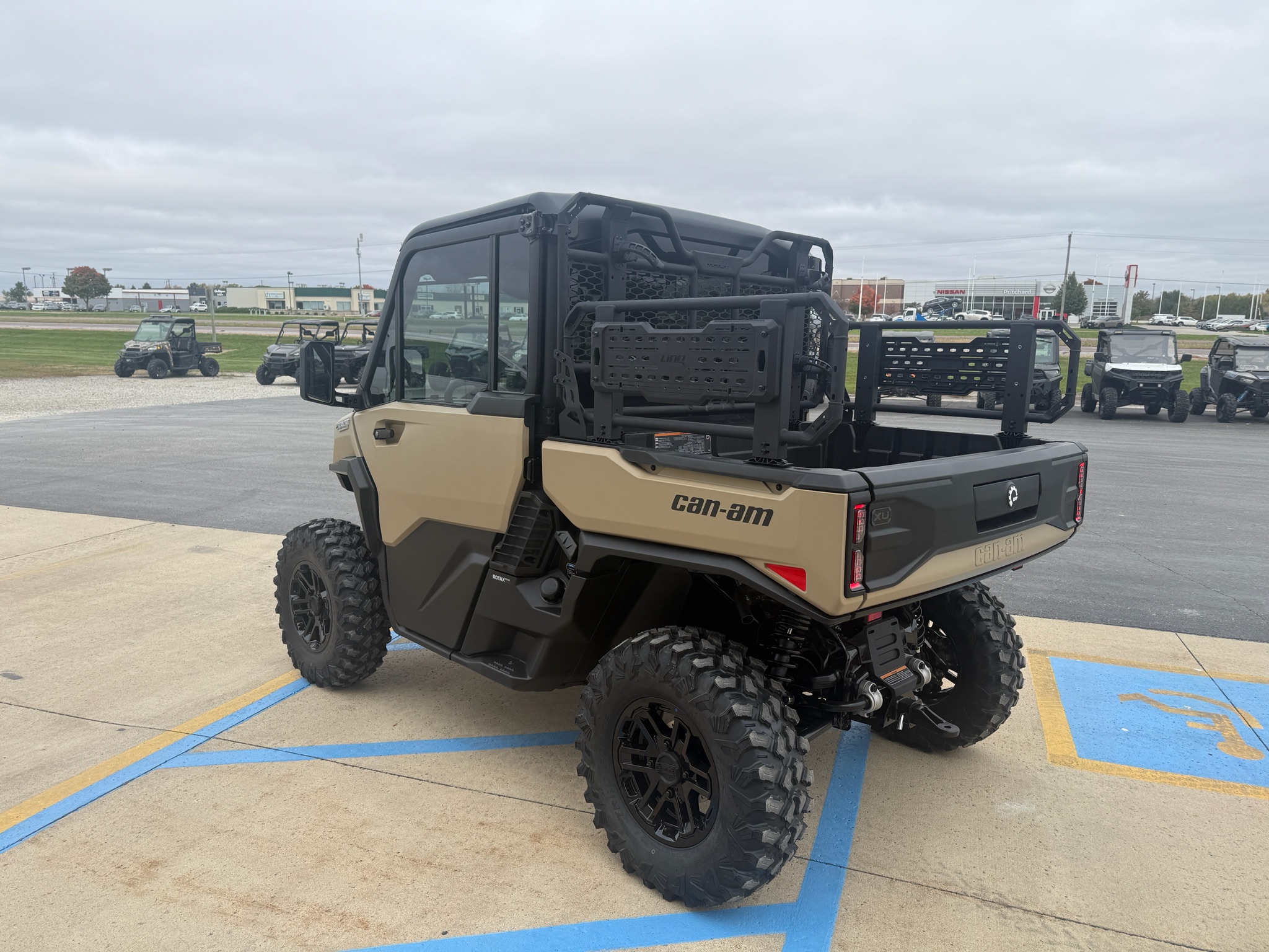 2027 Can-Am™ Defender XU Limited HD11 4