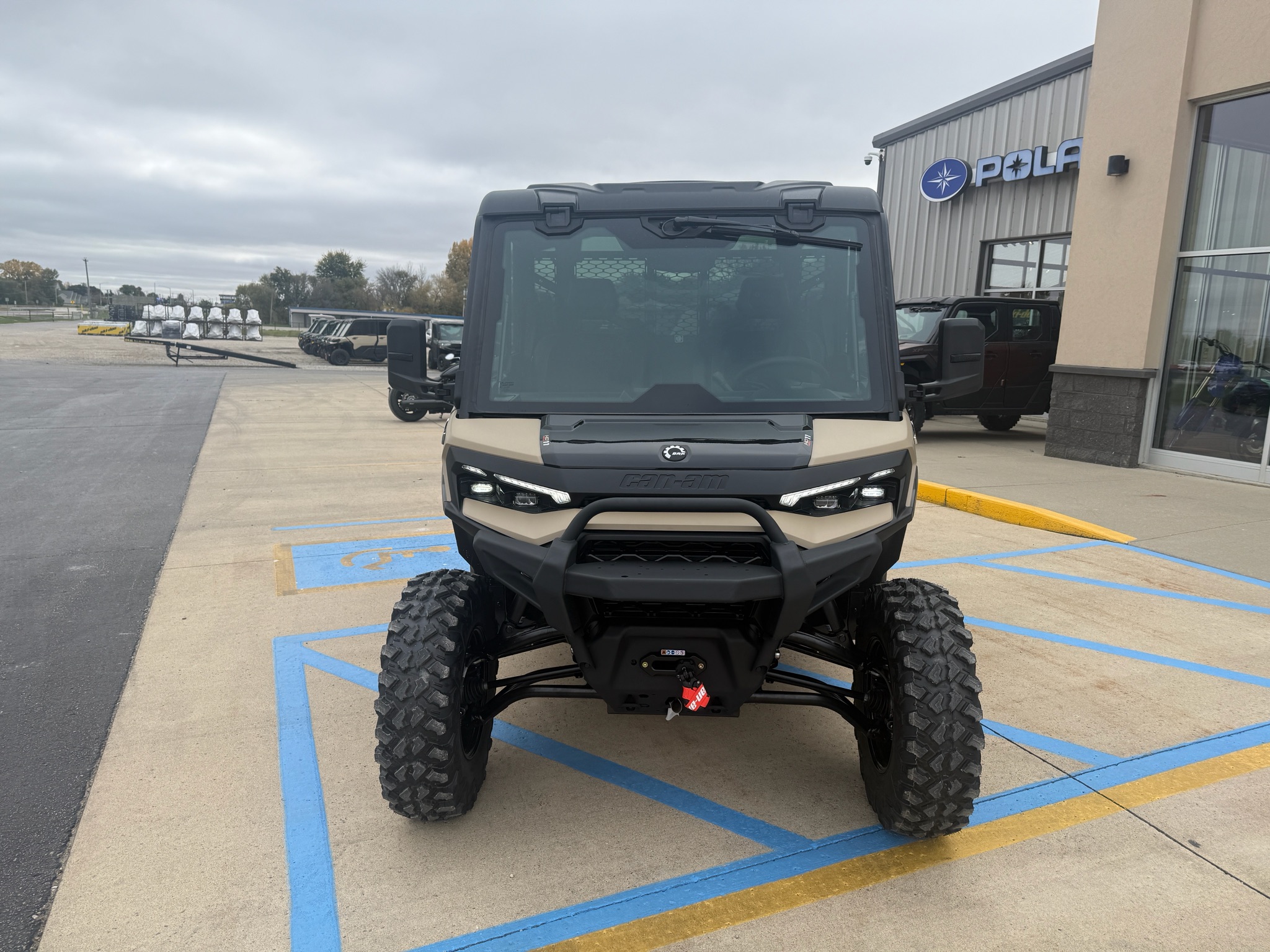 2027 Can-Am™ Defender XU Limited HD11 6