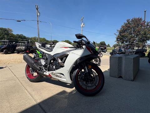 2025 Kawasaki Ninja ZX-6R — photo 1 of 6