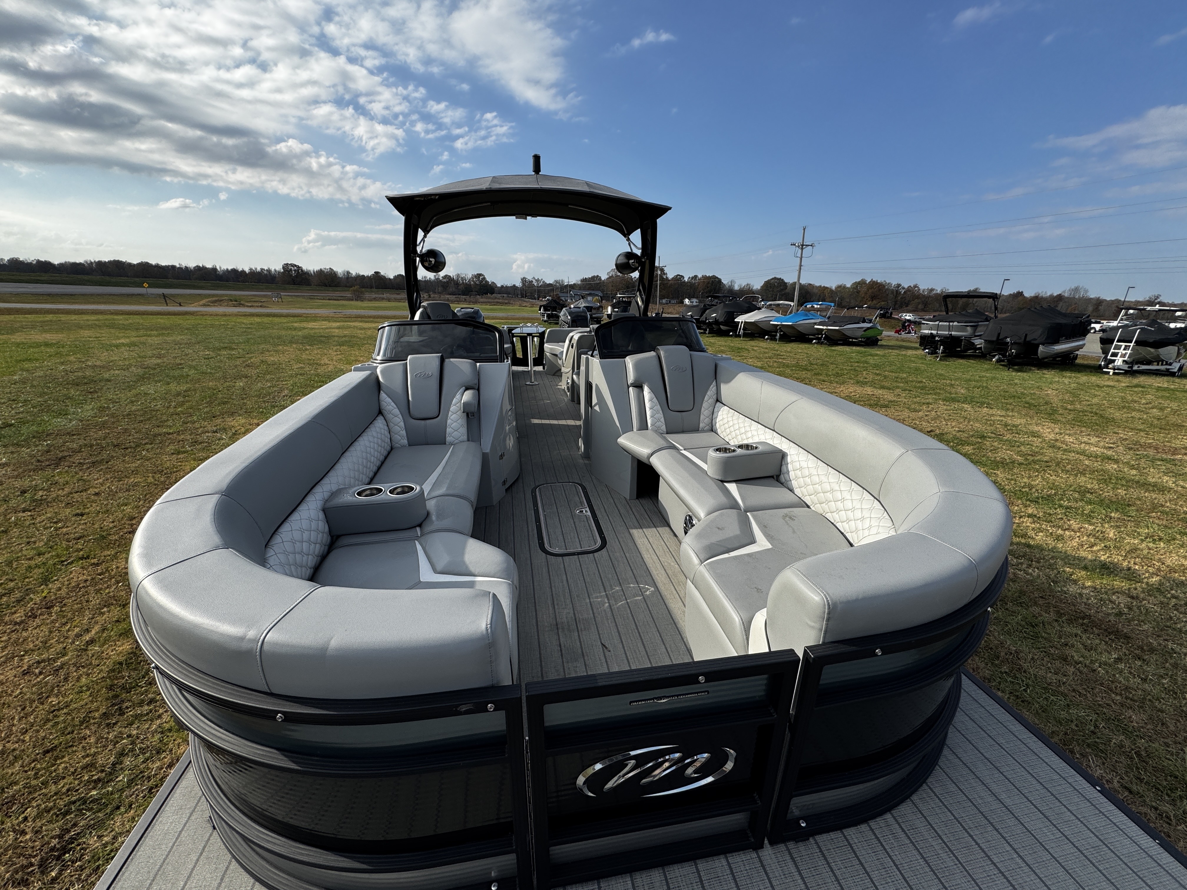 2024 Manitou LX 27 Rear Facing X-treme Windshield (RFXW) in Paducah, Kentucky - Photo 2