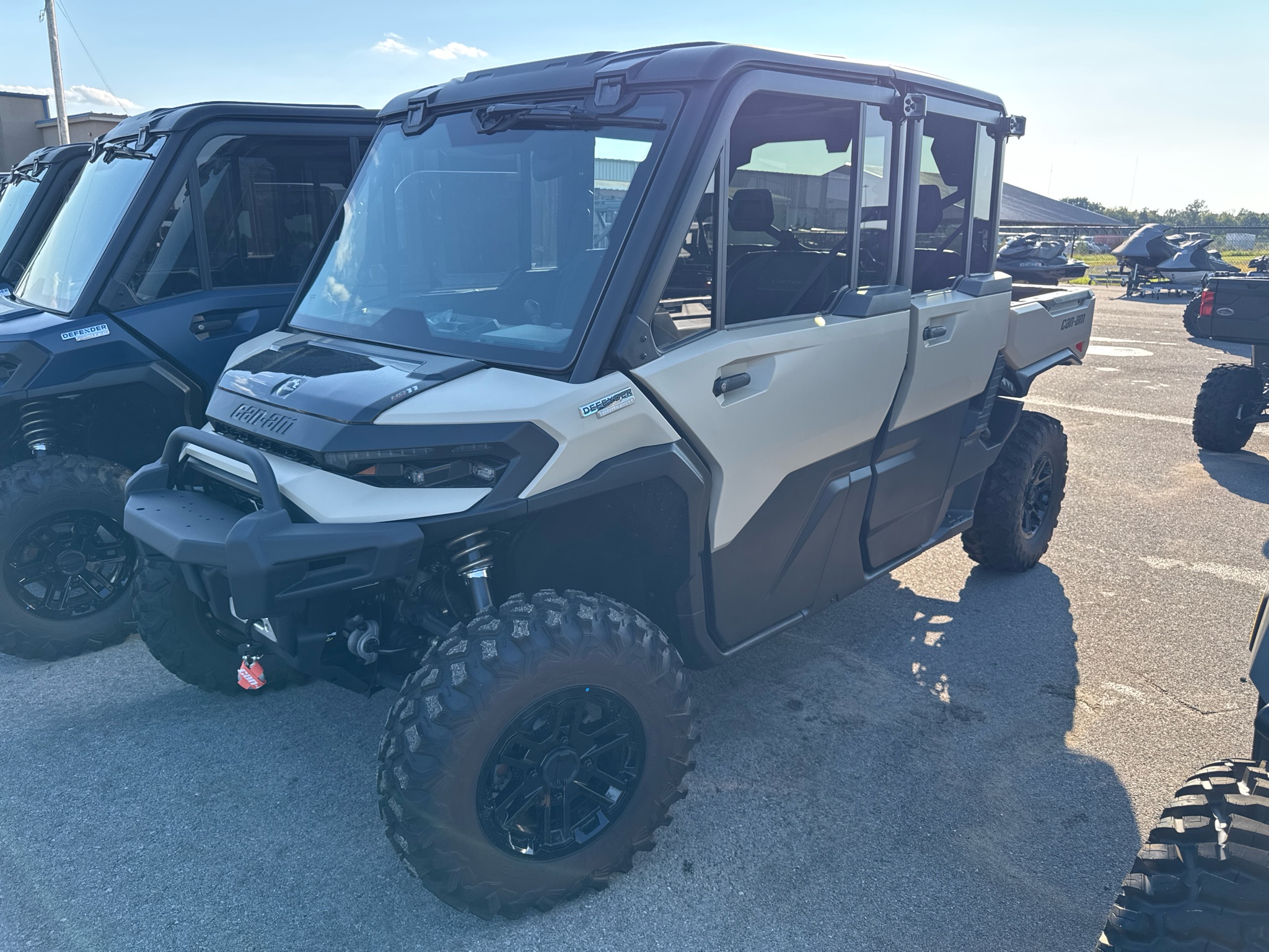 2026 Can-Am™ Defender MAX Limited HD11 1