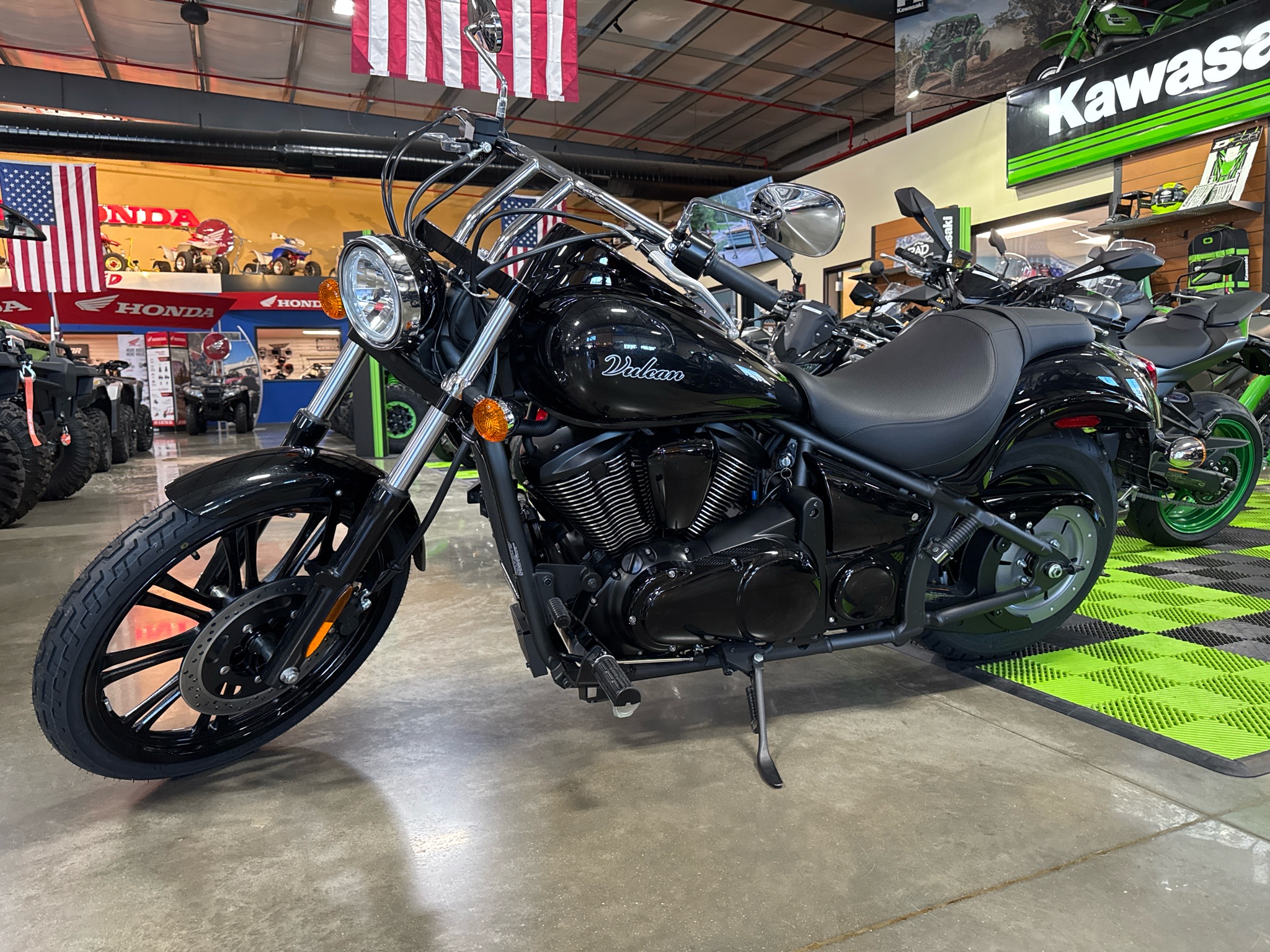 2026 Kawasaki Vulcan® 900 Custom 1