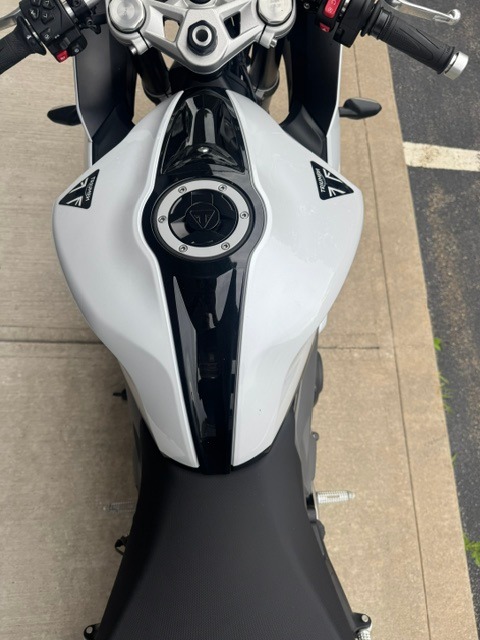 2025 Triumph Daytona 660 6