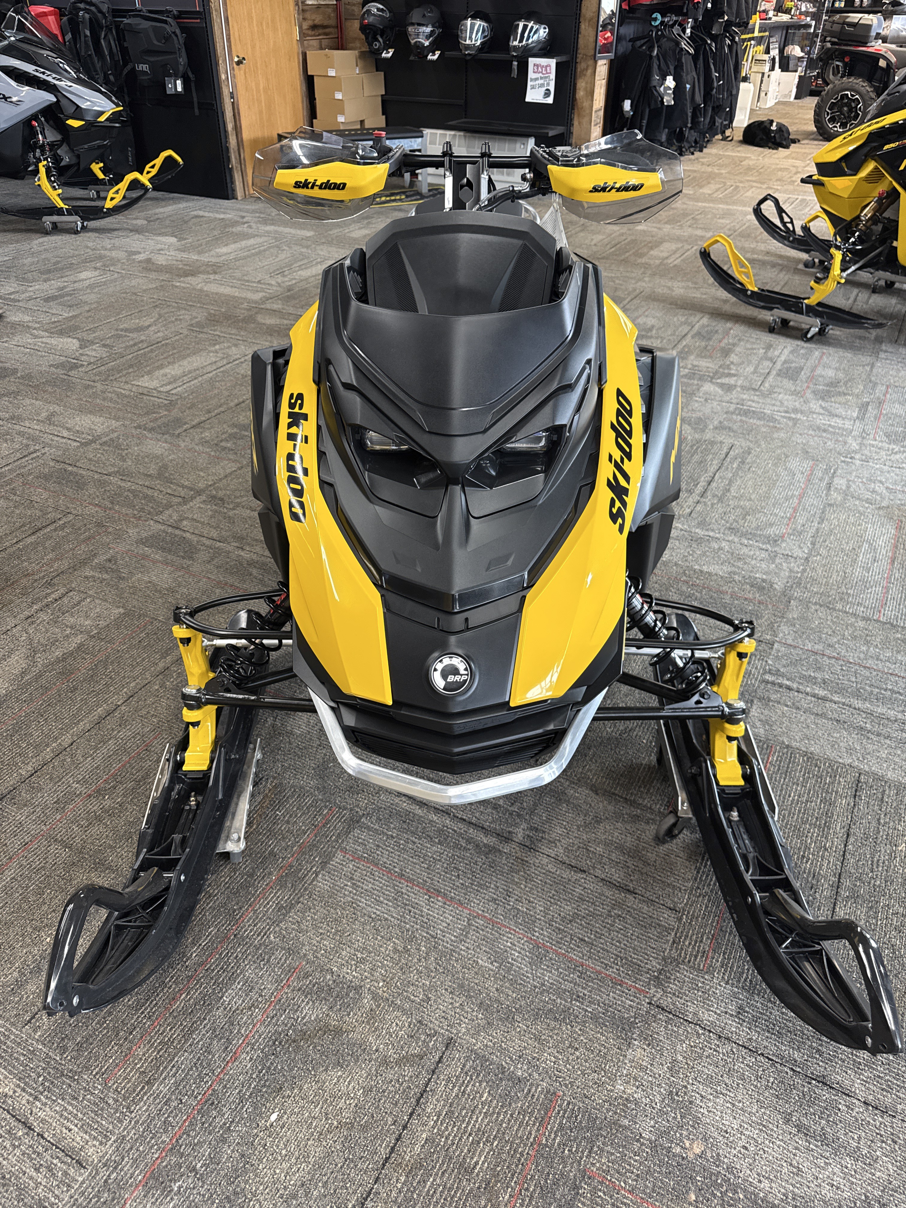 UNIFIED スノーボード イエロー/ブラック New 2026 Ski-Doo MXZ NEO+ 600 EFI ES RipSaw 1.25 | Snowmobiles in