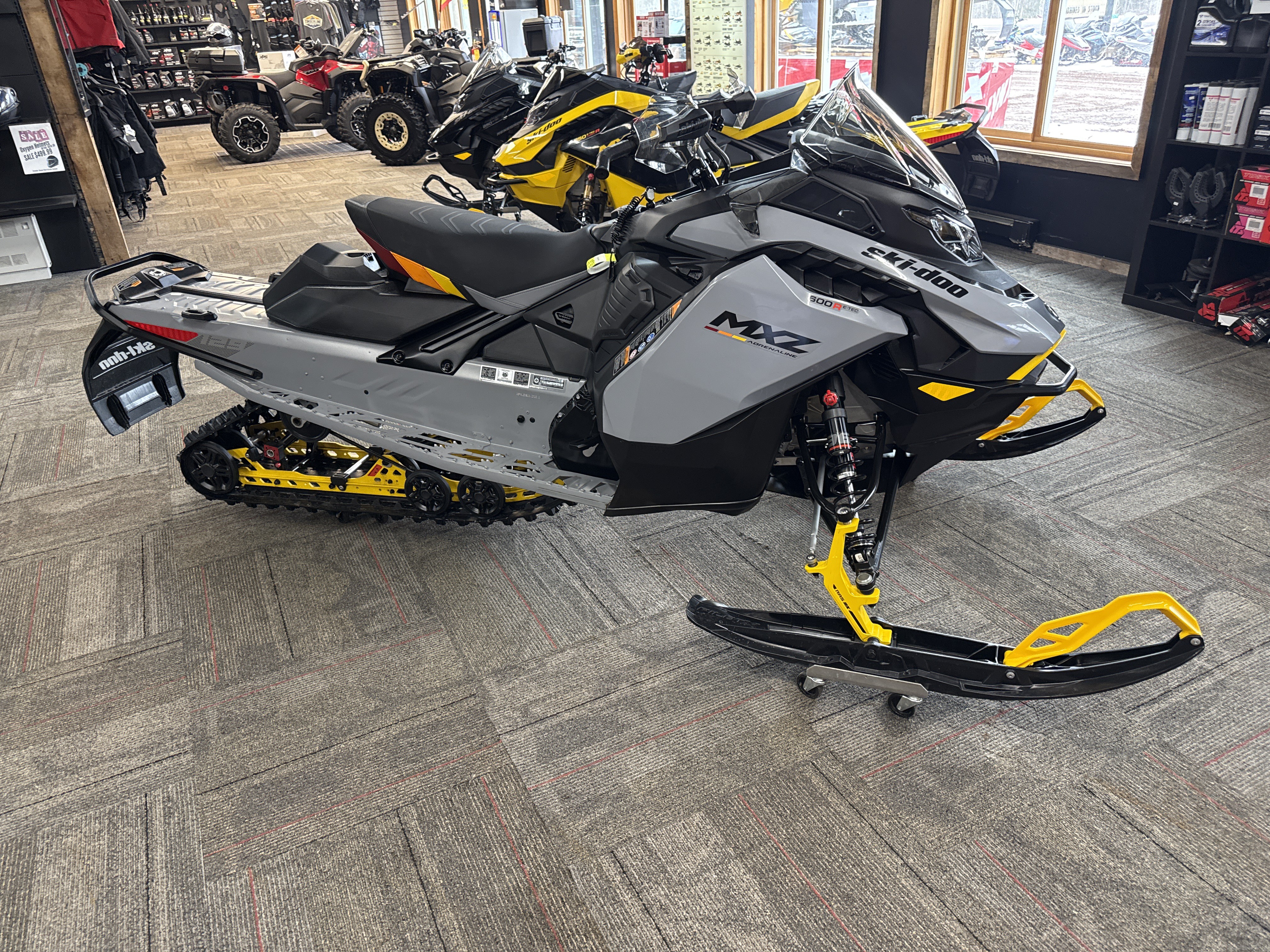 2025 Ski-Doo MXZ Adrenaline w/ Blizzard Package 129 600R E-TEC ES Ice ...