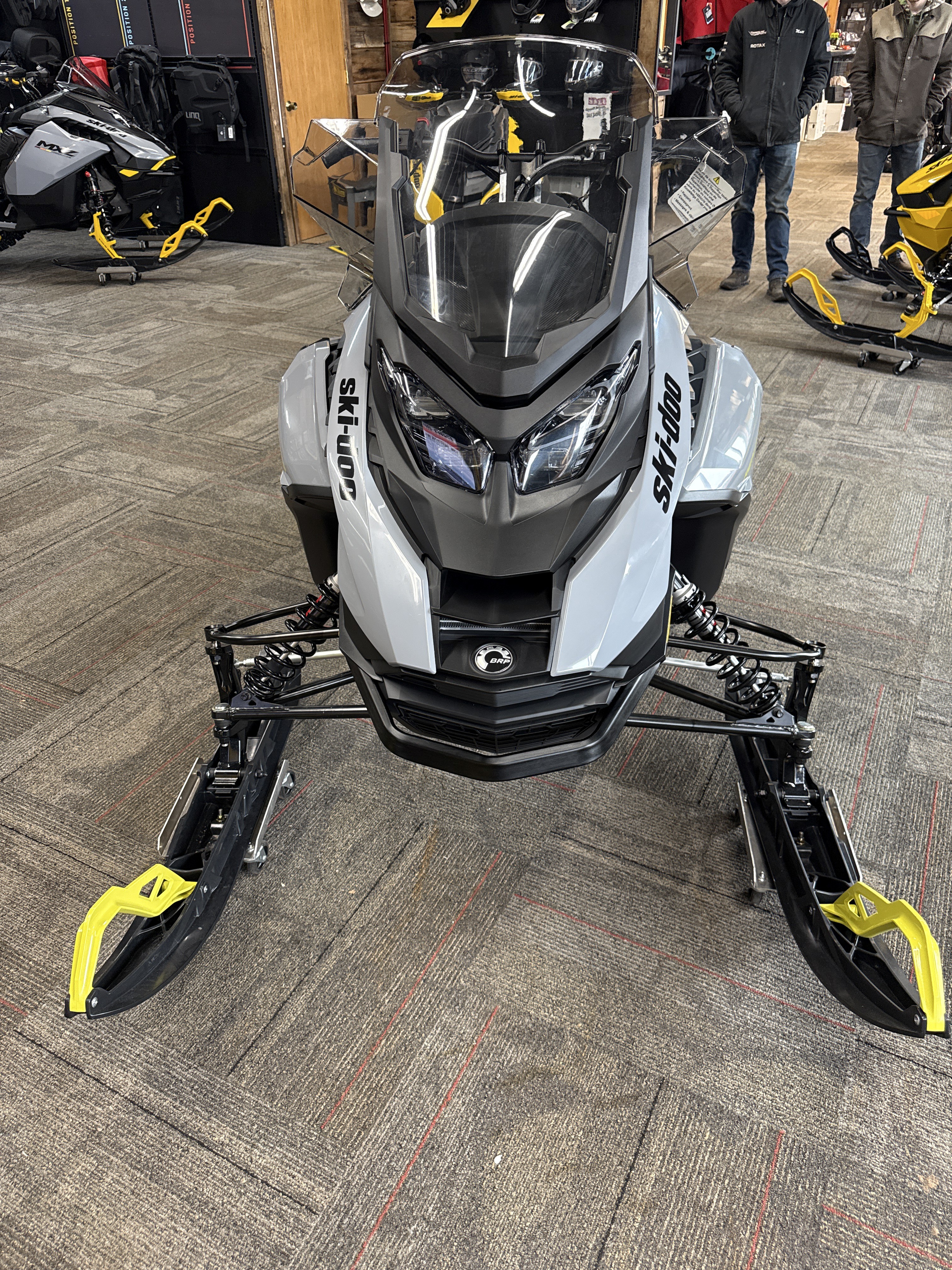 2026 Ski-Doo Renegade Adrenaline 900 ACE Turbo R ES Ripsaw 1.25 4