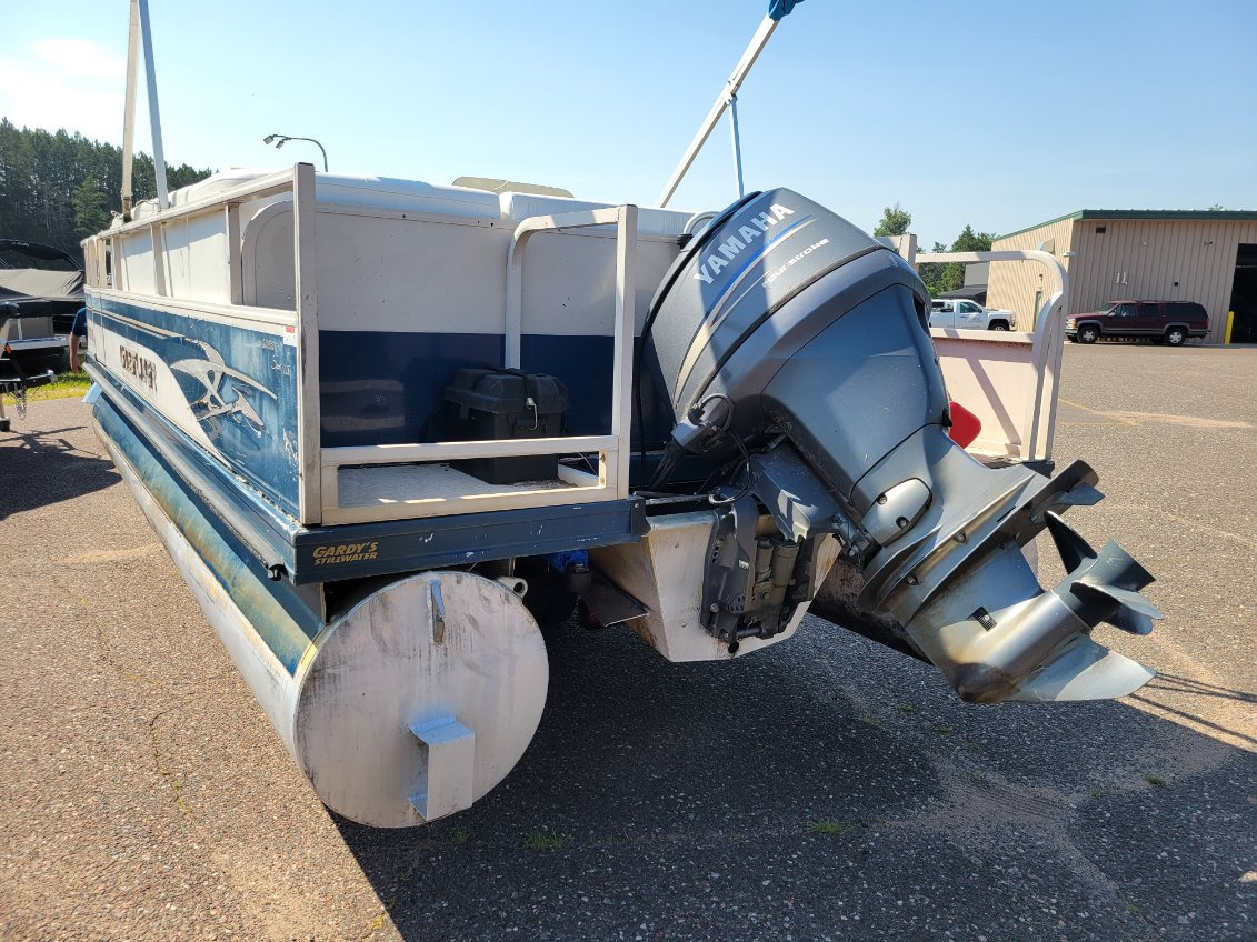 2002 Crestliner photo 2